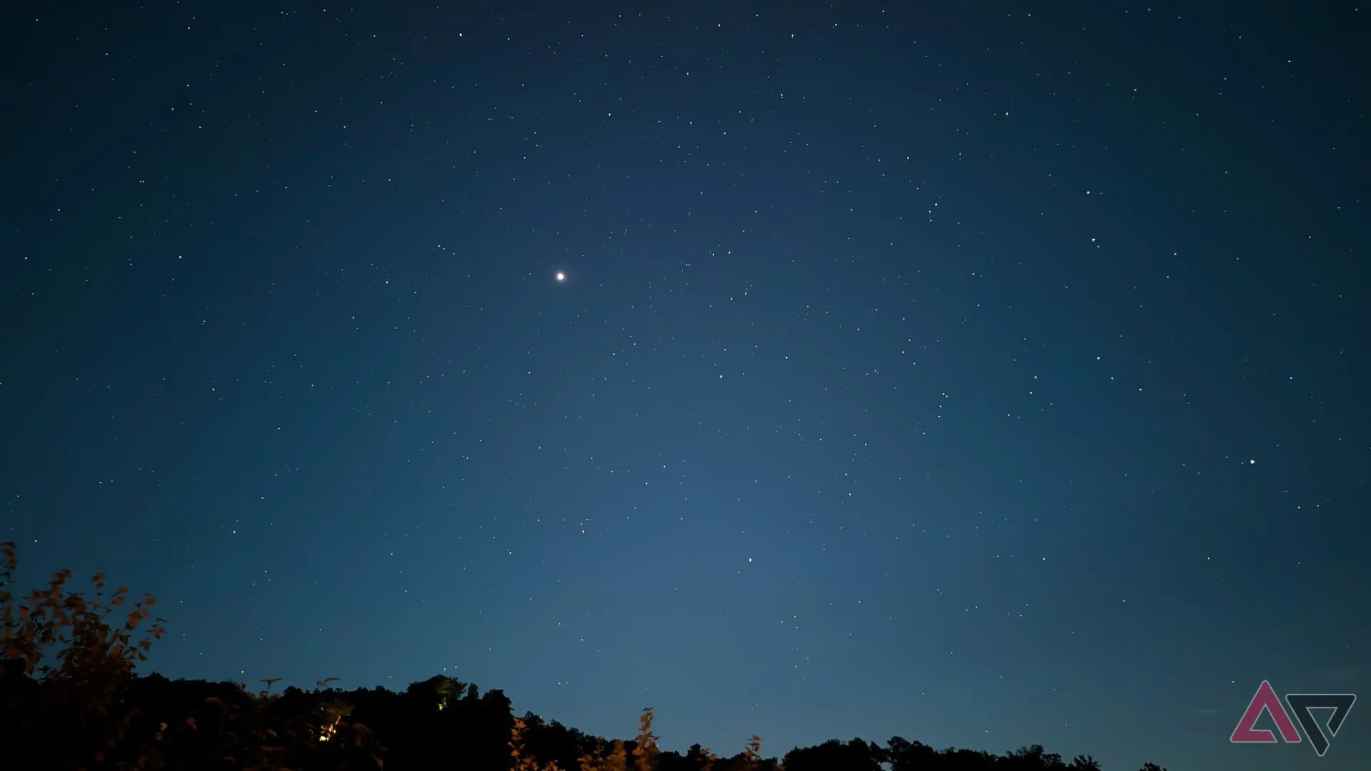 Ảnh bầu trời đêm đầy sao chụp bằng chế độ Astrophotography trên Pixel