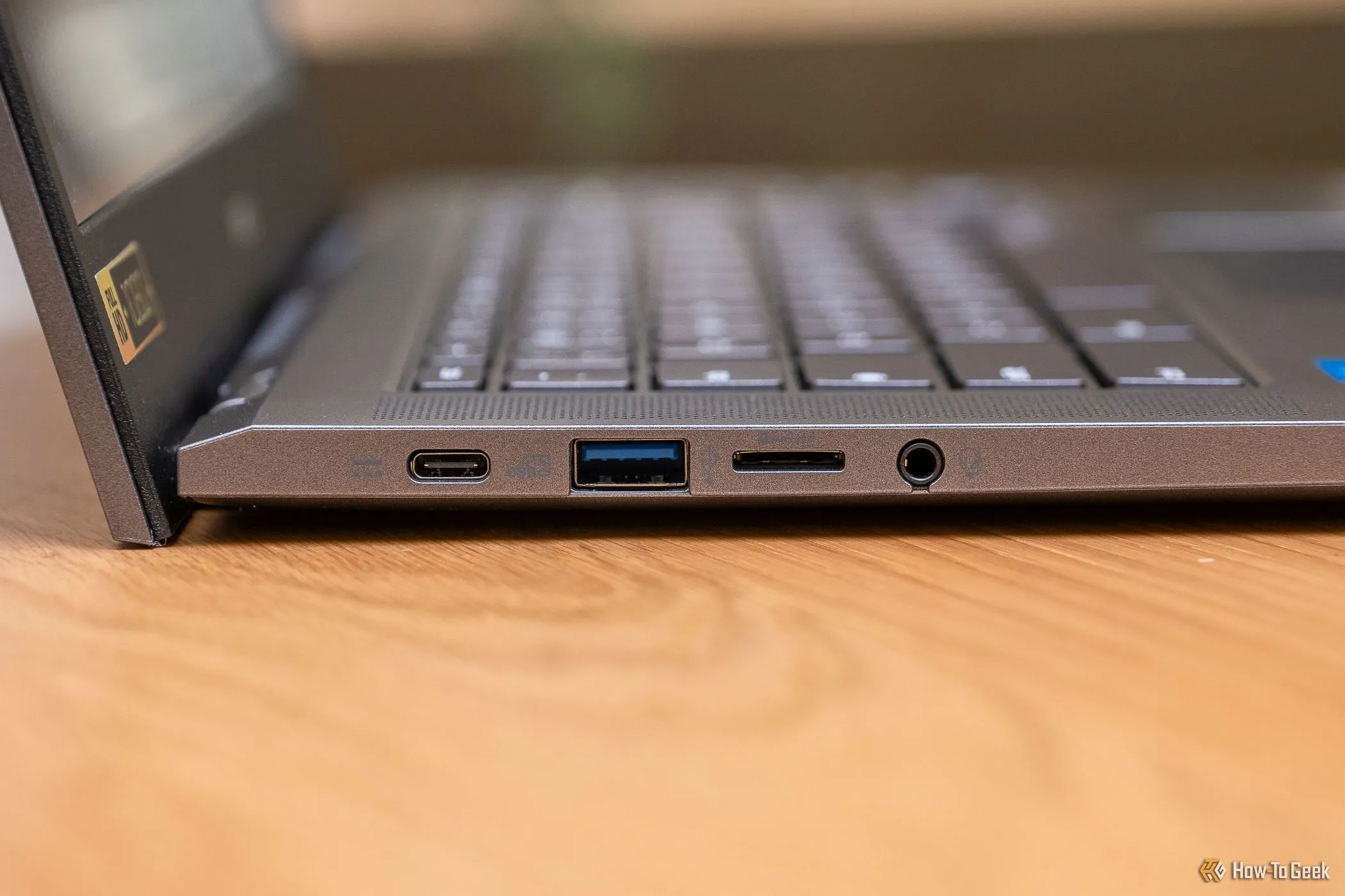 Các cổng kết nối phía trái của Acer Chromebook Plus 514