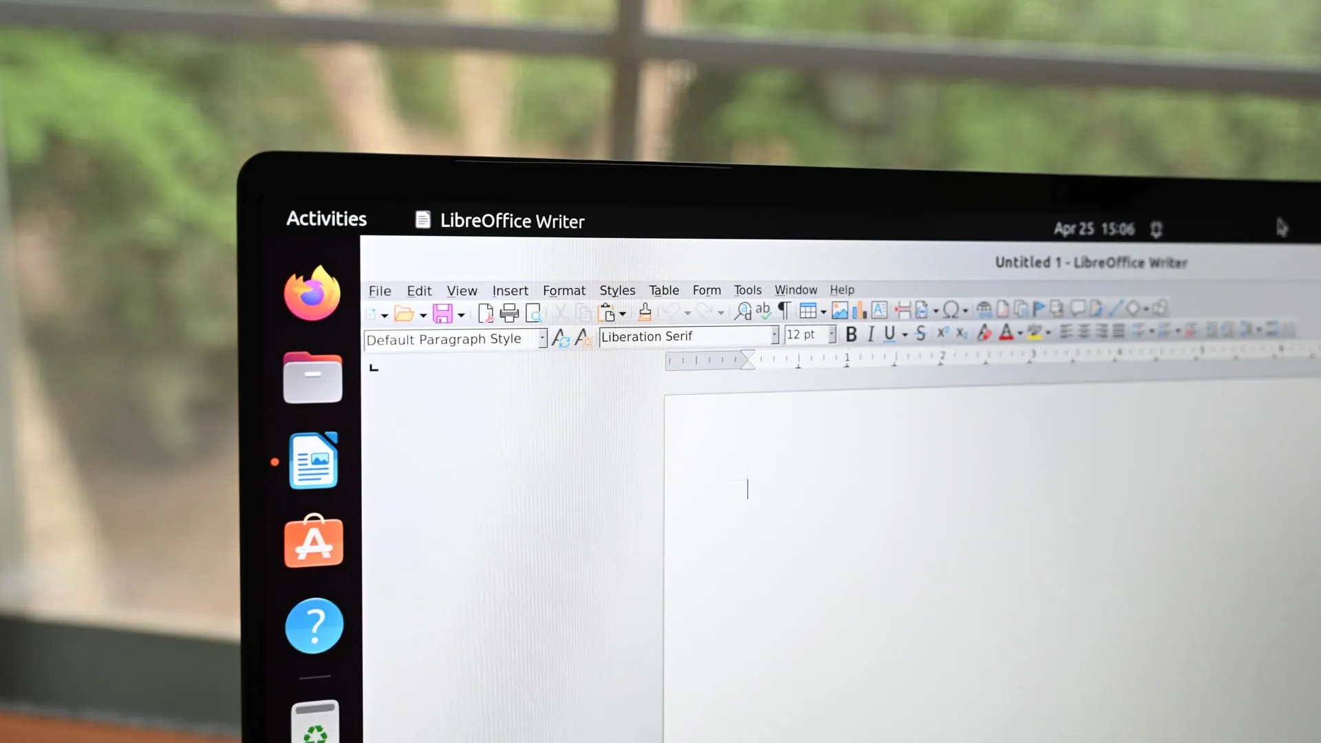 Giao diện LibreOffice trên laptop, ví dụ về phần mềm mã nguồn mở