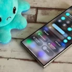Giao diện người dùng One UI trên điện thoại Samsung, minh họa các giao diện tùy chỉnh khác có thể áp dụng Material 3 Expressive của Android 16 sau này.