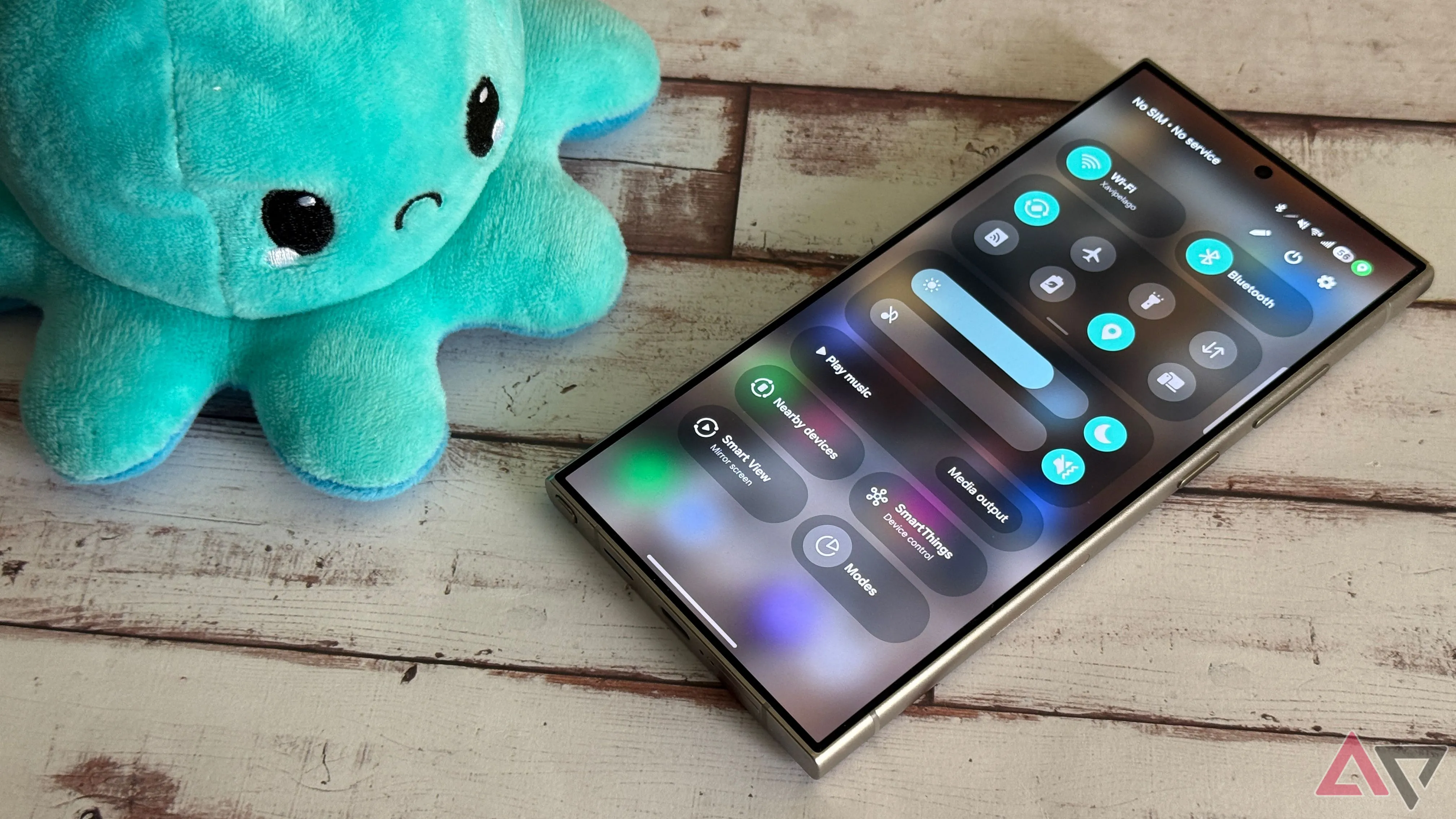 Giao diện người dùng One UI trên điện thoại Samsung, minh họa các giao diện tùy chỉnh khác có thể áp dụng Material 3 Expressive của Android 16 sau này.