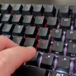 Hình ảnh bàn phím cơ HyperX Alloy Rise 75 với đèn RGB nổi bật, tượng trưng cho công cụ của người làm công nghệ/lập trình.
