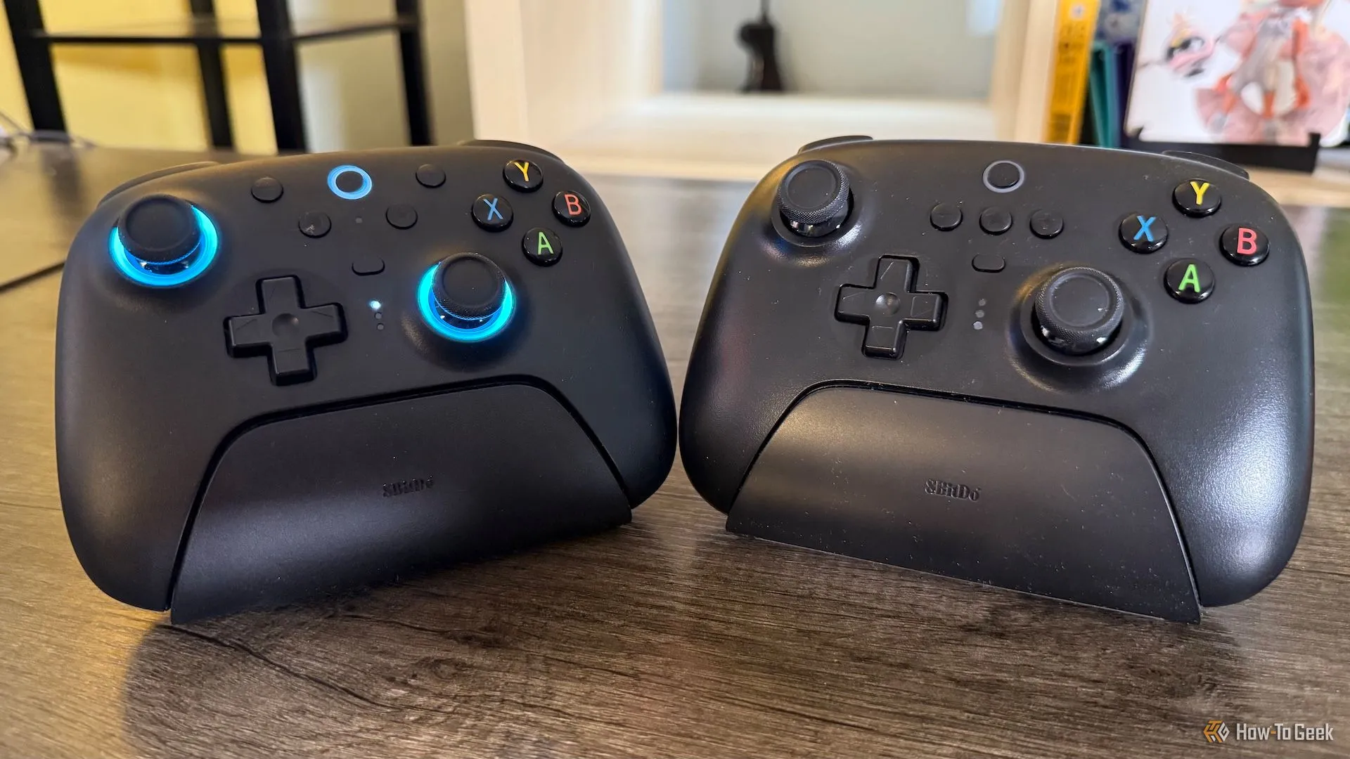 So sánh tay cầm chơi game không dây 8BitDo Ultimate 2 Wireless và phiên bản 2.4 GHz.