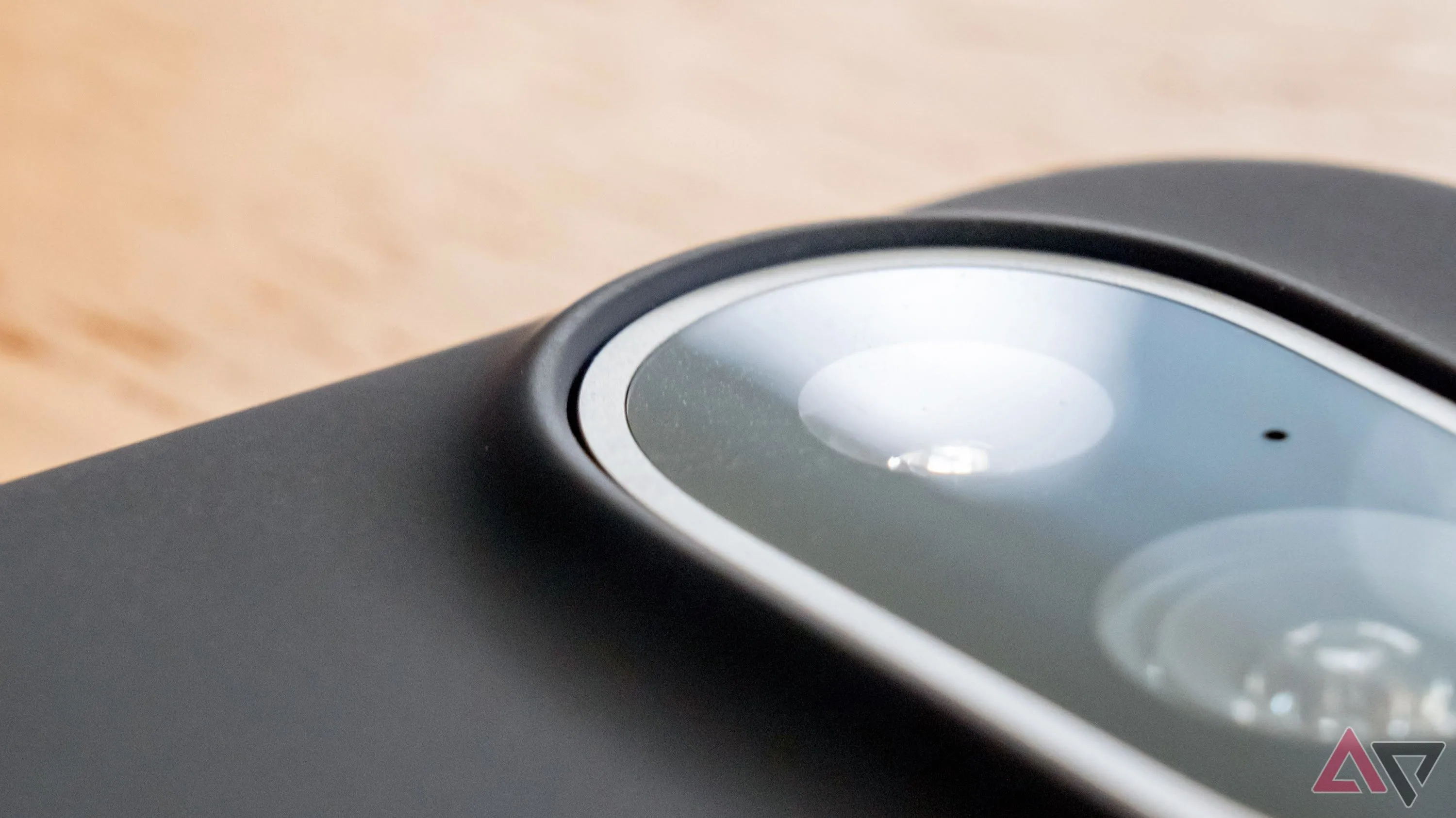 Thanh camera đặc trưng trên Google Pixel 9, cho thấy thiết kế tổng thể và vị trí các ống kính.