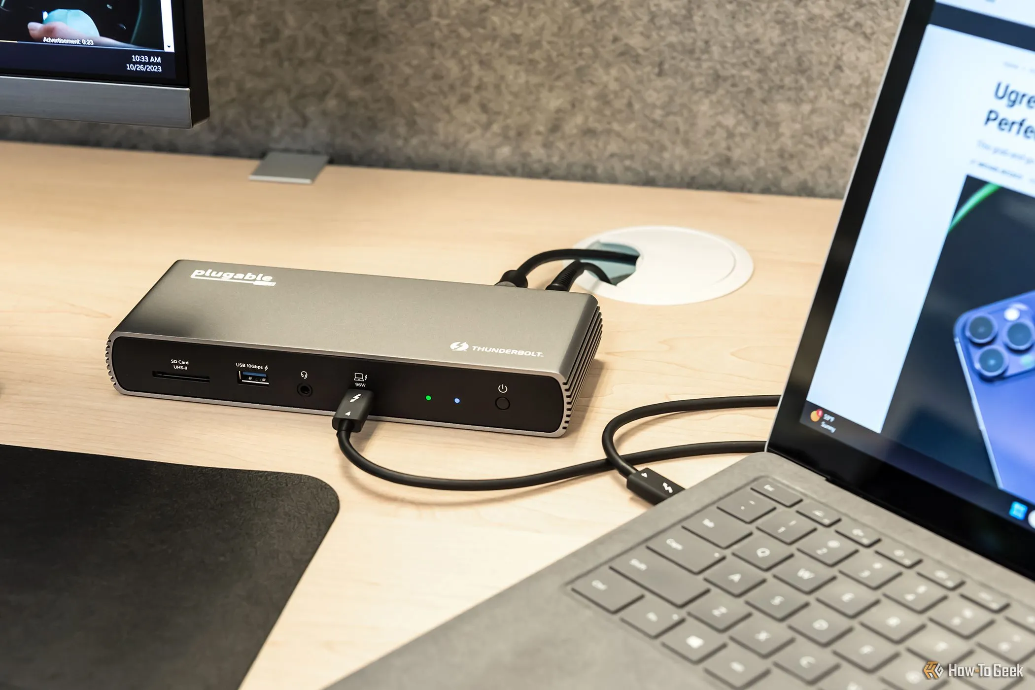 Thiết lập Docking Station Plugable Thunderbolt 4 trên bàn làm việc