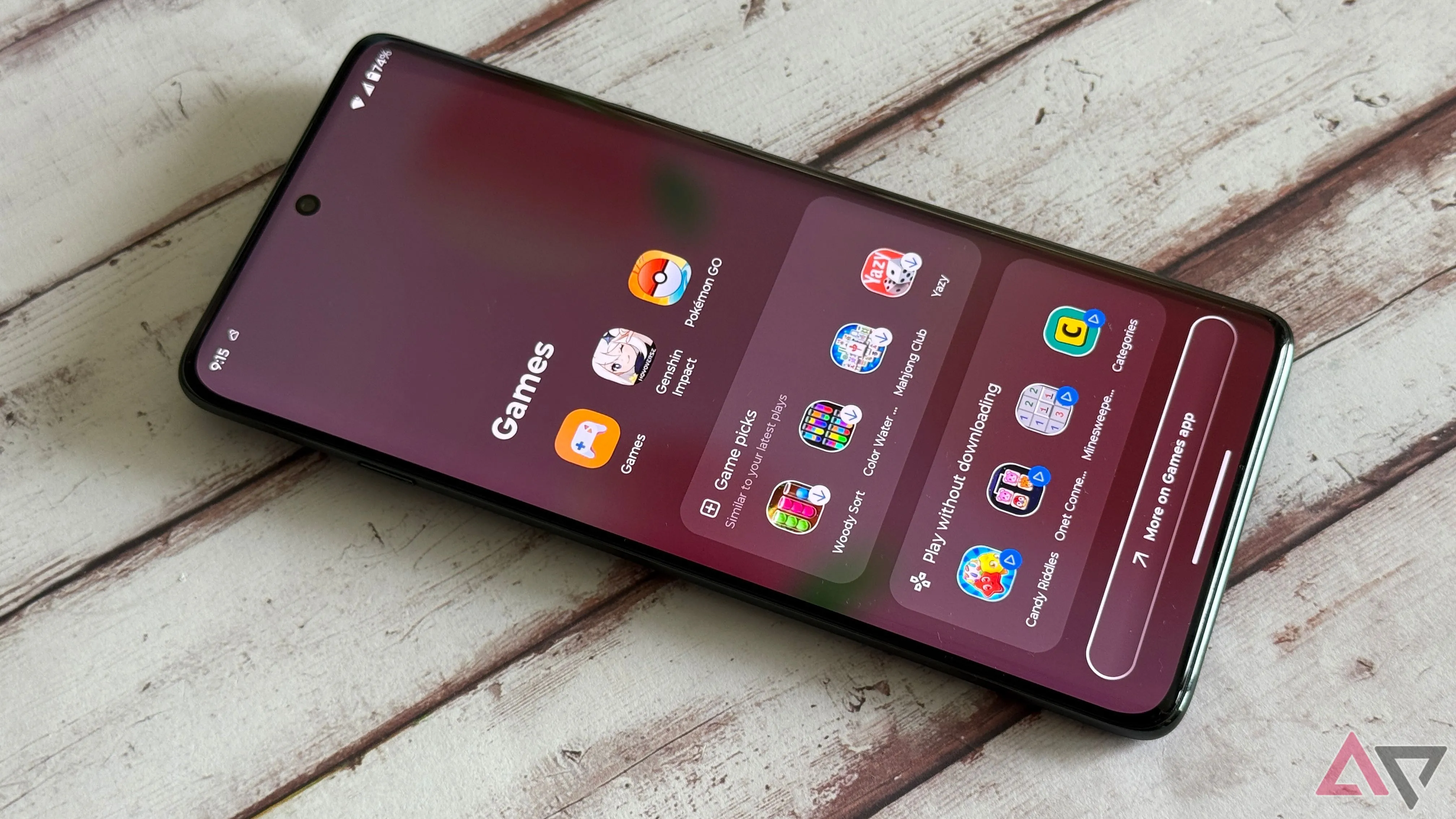 Thư mục chứa ứng dụng bloatware trên Motorola Edge 2025