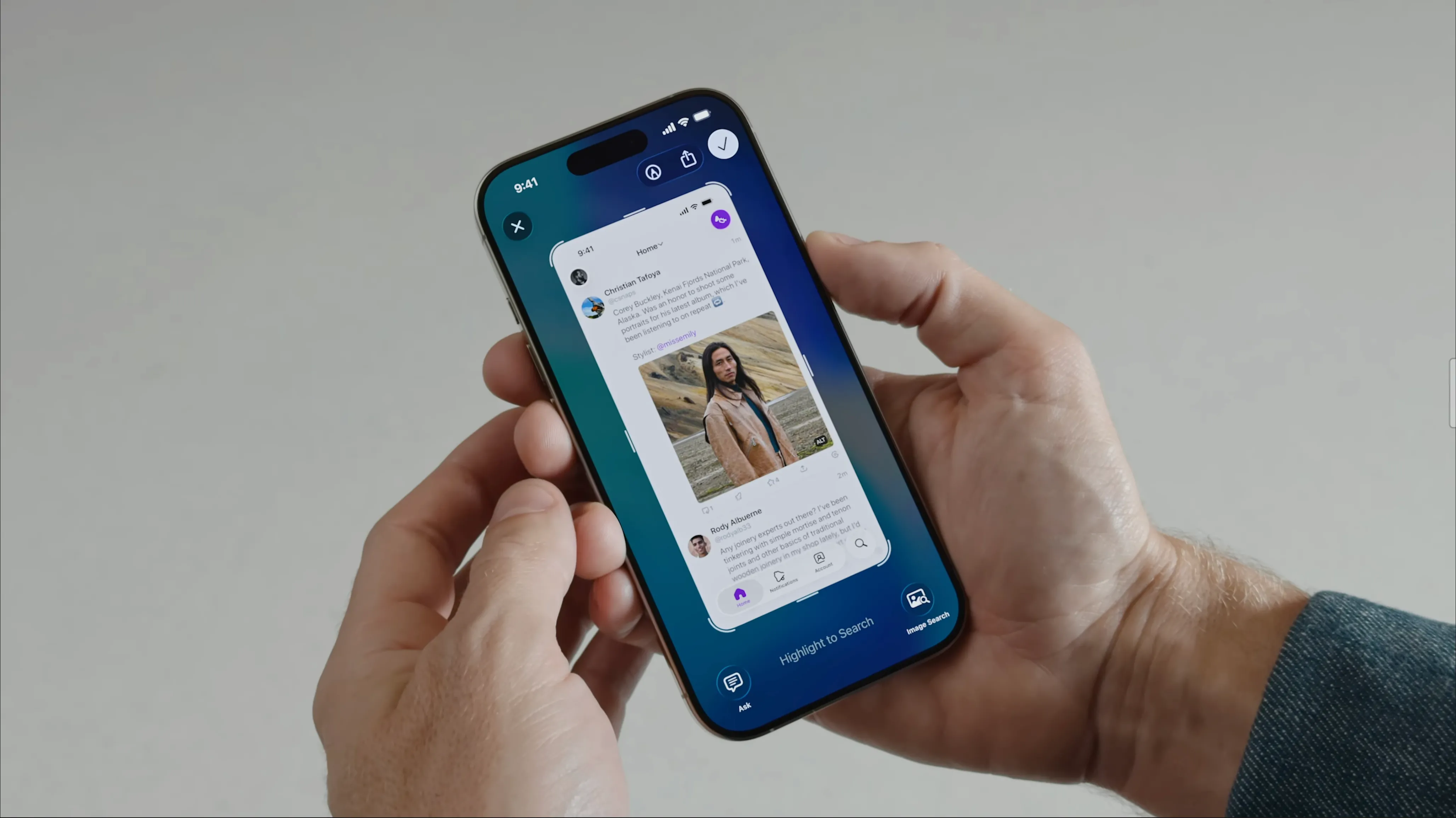Tính năng Visual Intelligence trong iOS 26 cho phép tìm kiếm thông tin về vật thể trên màn hình, tích hợp Ask ChatGPT
