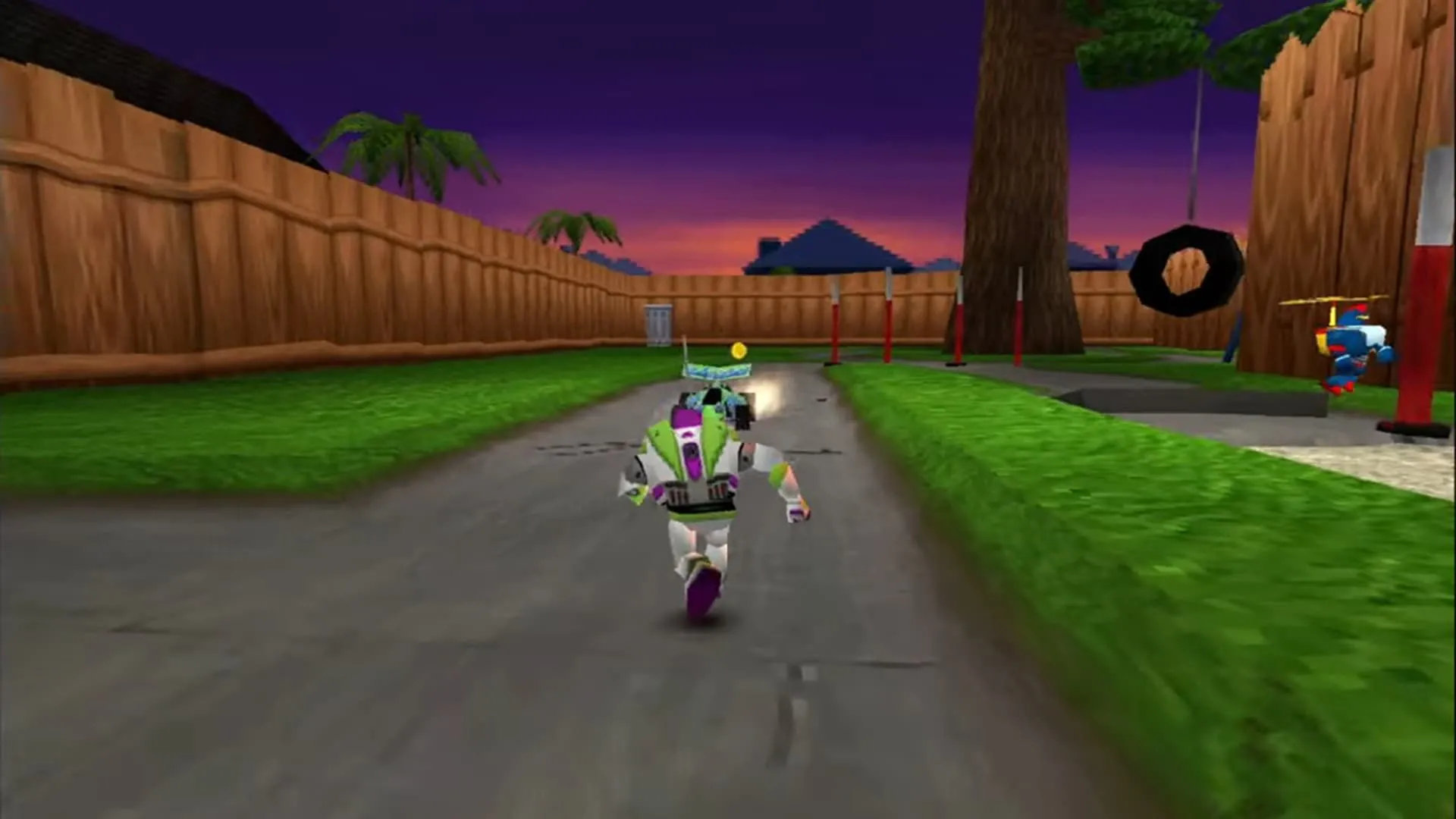Buzz Lightyear đuổi theo RC trong màn chơi Khu phố của game Toy Story 2: Buzz Lightyear to the Rescue trên PlayStation.