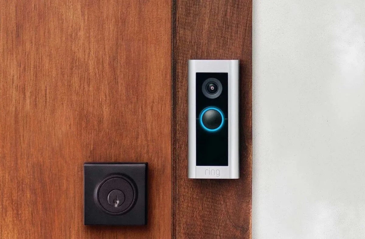Chuông cửa video thông minh Ring Video Doorbell Pro 2, một thiết bị IoT phổ biến.