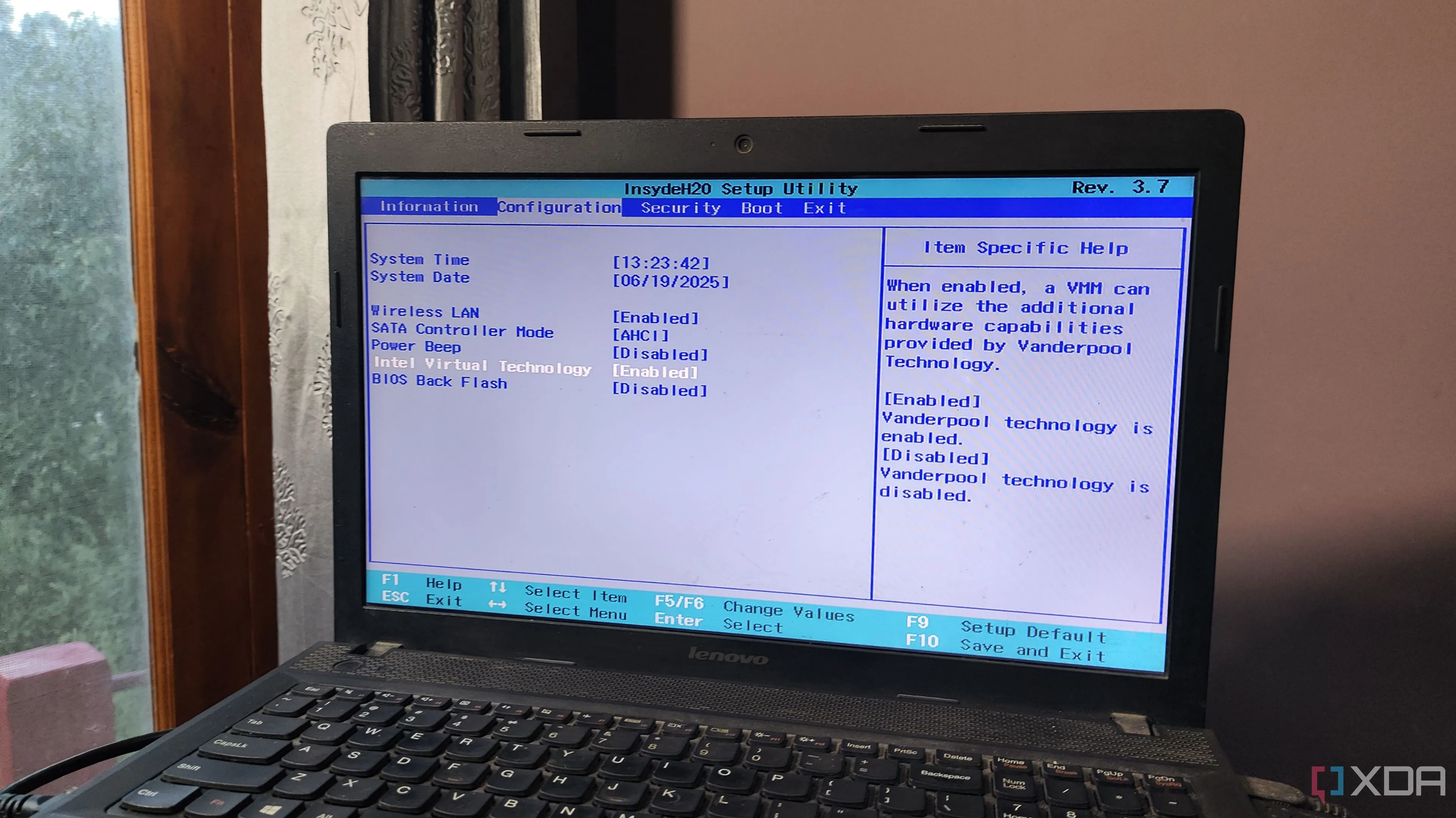 Giao diện BIOS của laptop cũ hiển thị tùy chọn Intel Virtualization Technology (VT-x) cần được kích hoạt để chạy Proxmox