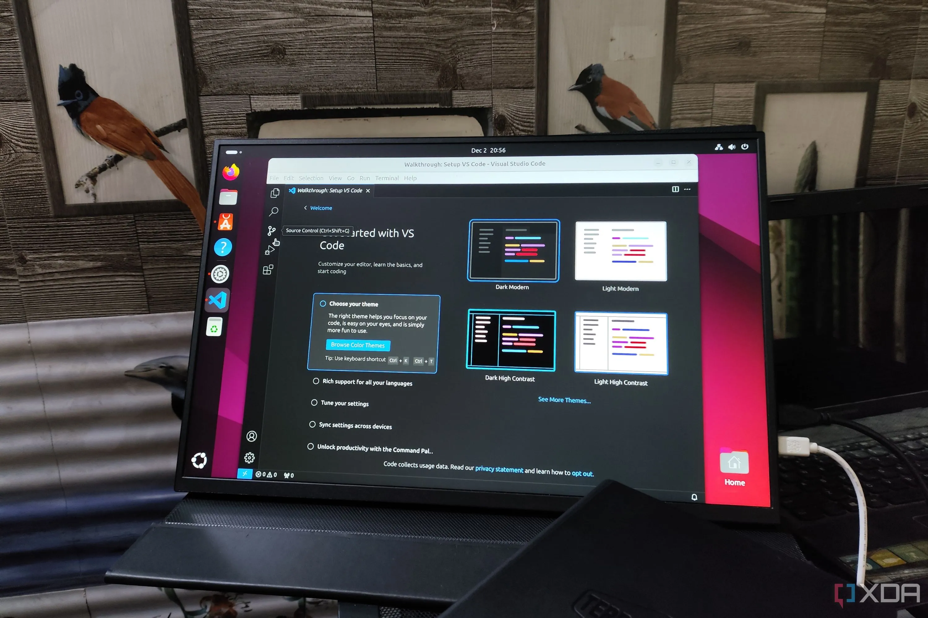 Giao diện lập trình VS Code đang chạy trên môi trường Ubuntu Linux, minh họa khả năng phát triển ứng dụng trên Linux