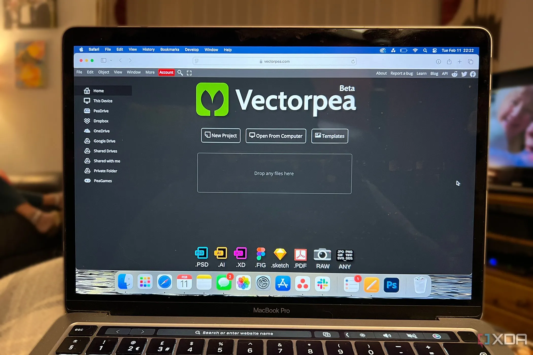 Giao diện phần mềm Vectorpea trên MacBook, một lựa chọn thay thế miễn phí cho Adobe Illustrator