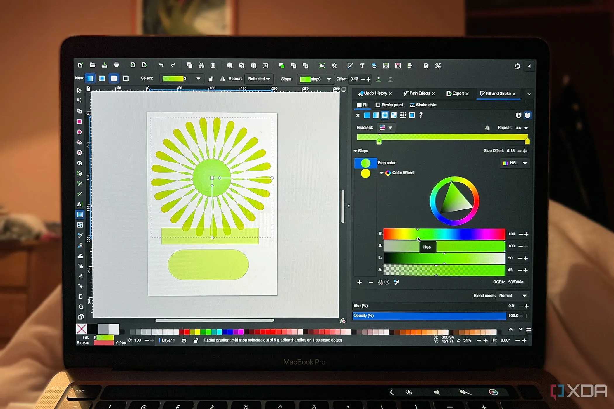 Giao diện phức tạp của Inkscape hiển thị trên màn hình MacBook, thể hiện khác biệt so với các phần mềm thiết kế vector phổ biến