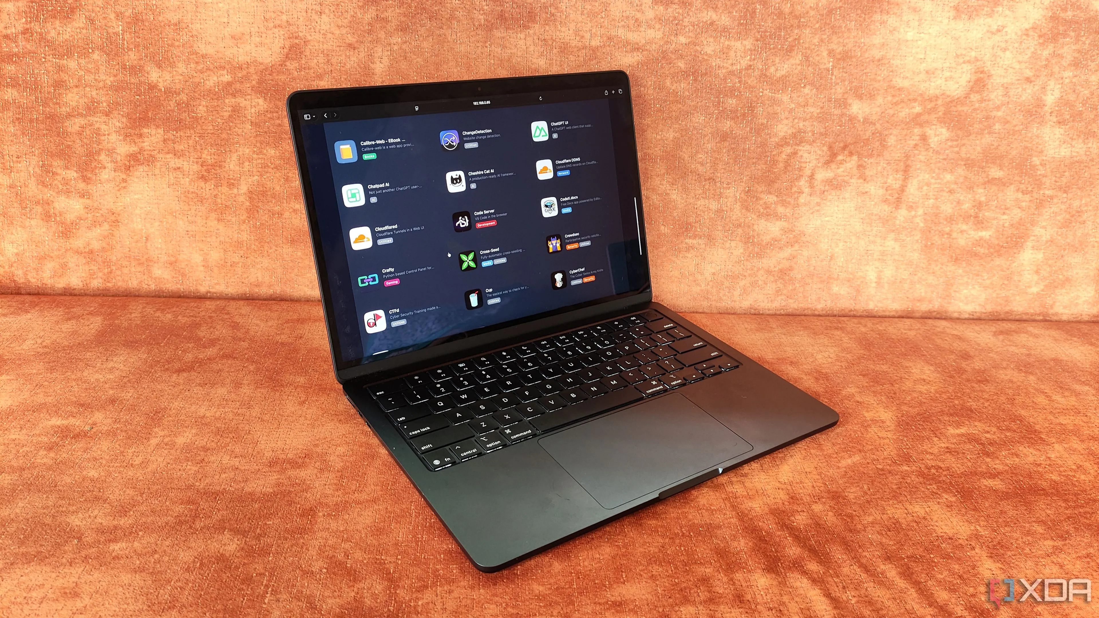 Giao diện quản lý các ứng dụng tự host trên MacBook, minh họa sự tiện lợi của self-hosting