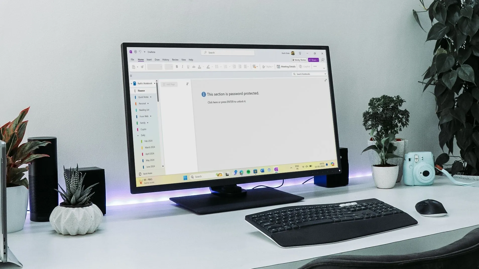 Giao diện ứng dụng OneNote trên máy tính, thể hiện khả năng ghi chú linh hoạt và bảo mật thông tin cá nhân.
