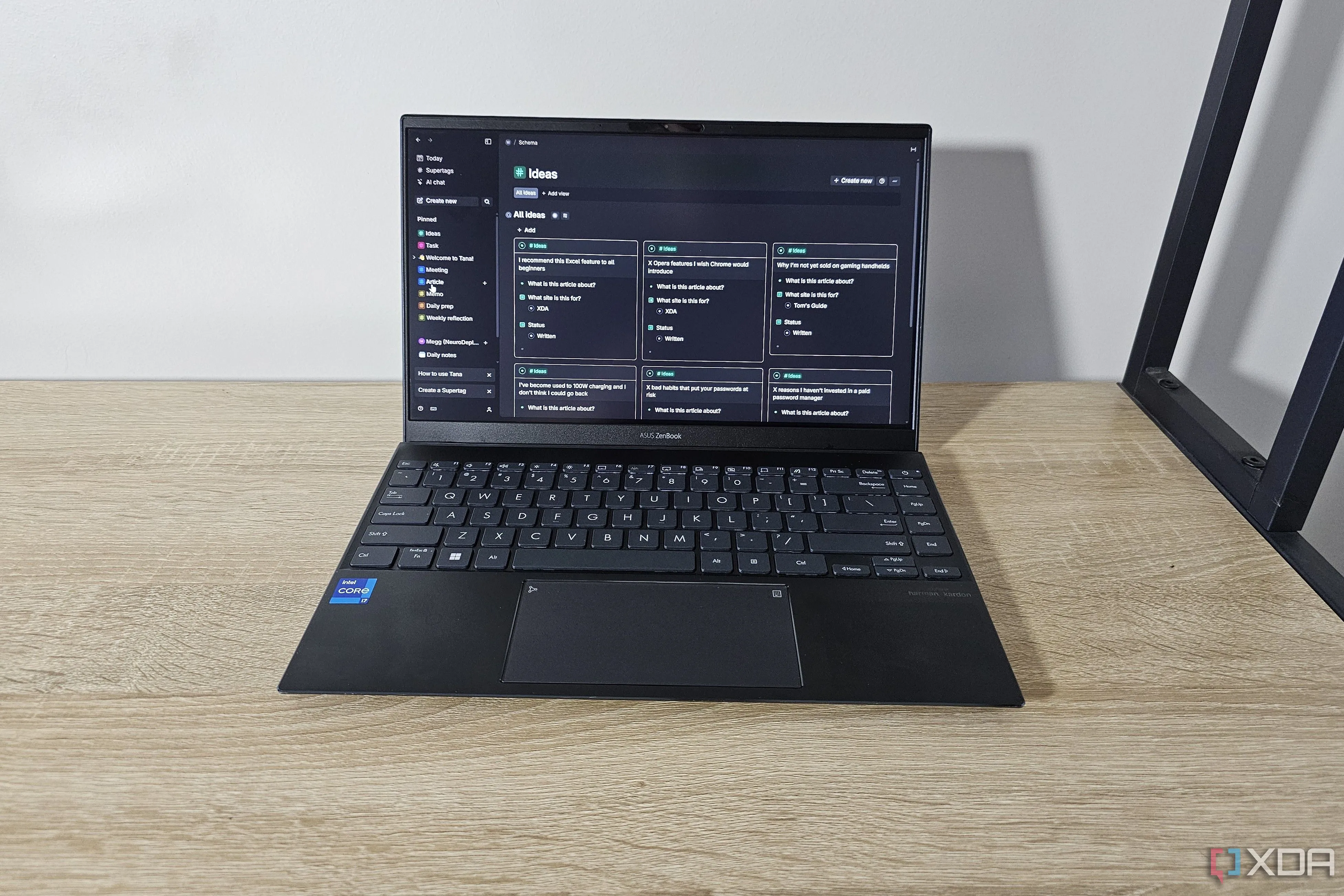 Giao diện ứng dụng web Tana trên laptop, một ví dụ về công cụ ghi chú năng suất khác trên thị trường.