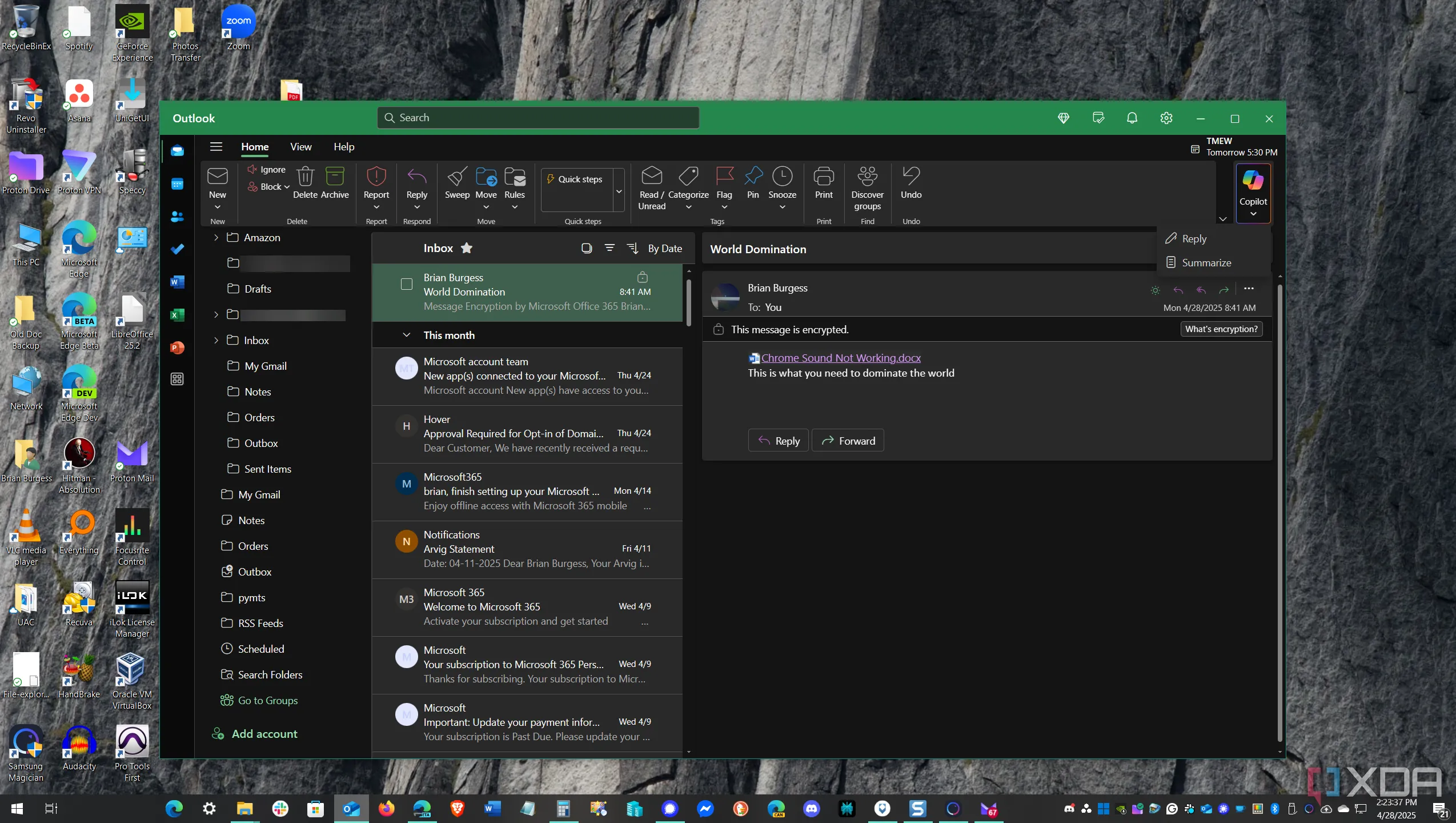 Hộp thư đến hiển thị email được mã hóa trong ứng dụng Outlook, nhấn mạnh tầm quan trọng của uptime cao cho máy chủ email tự host.