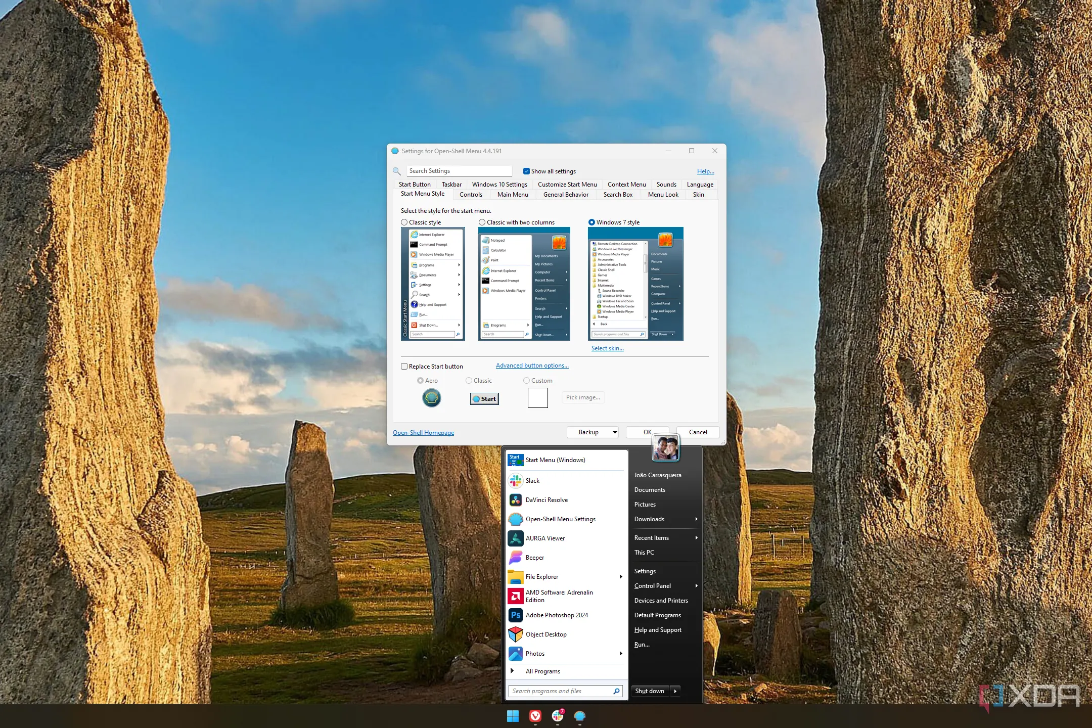 Màn hình desktop Windows 11 với Start menu kinh điển của OpenShell và cửa sổ cài đặt tùy chỉnh giao diện