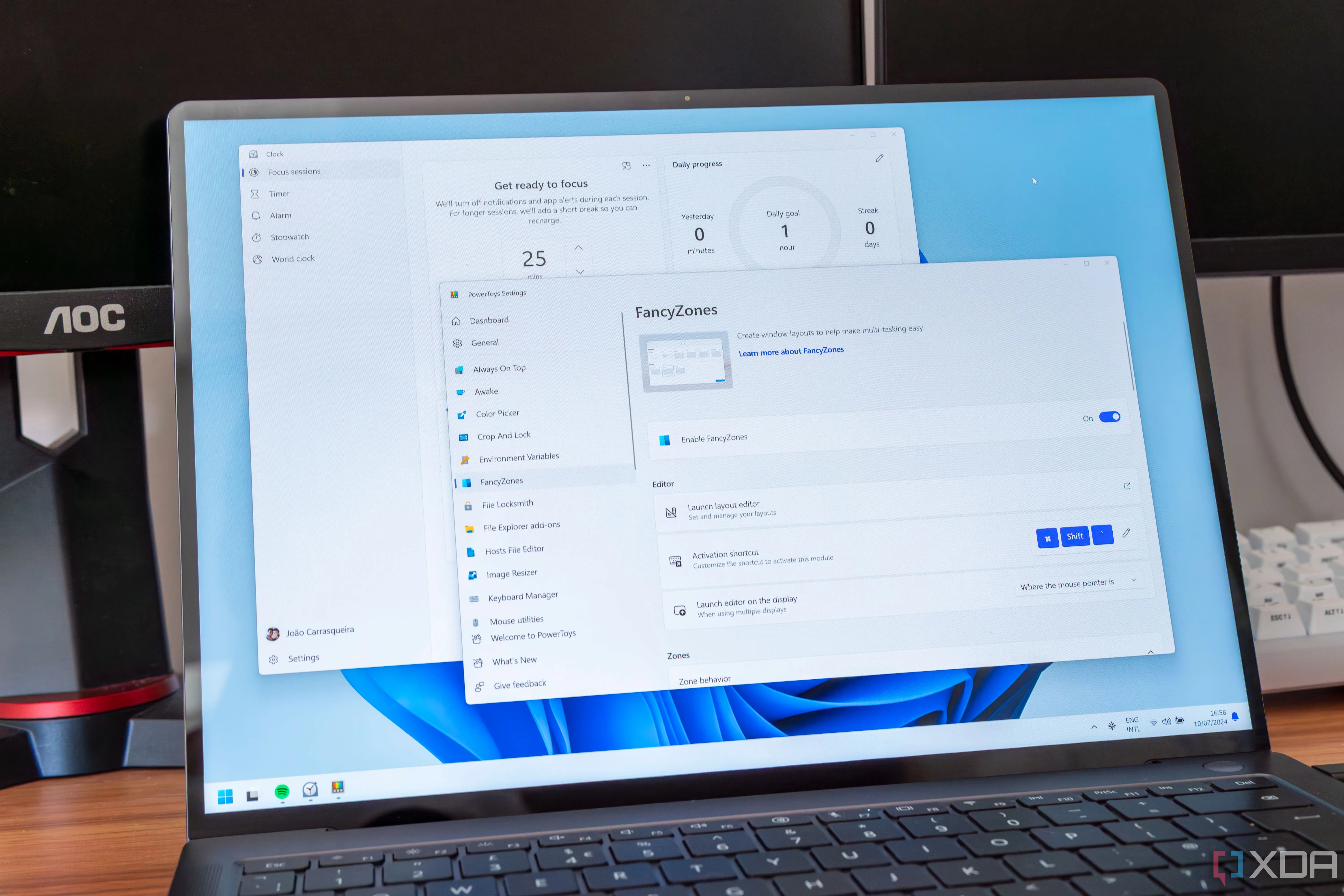 Máy tính xách tay chạy Windows 11 hiển thị màn hình Phiên làm việc Tập trung và FancyZones trong PowerToys, biểu thị các tính năng năng suất trên Windows