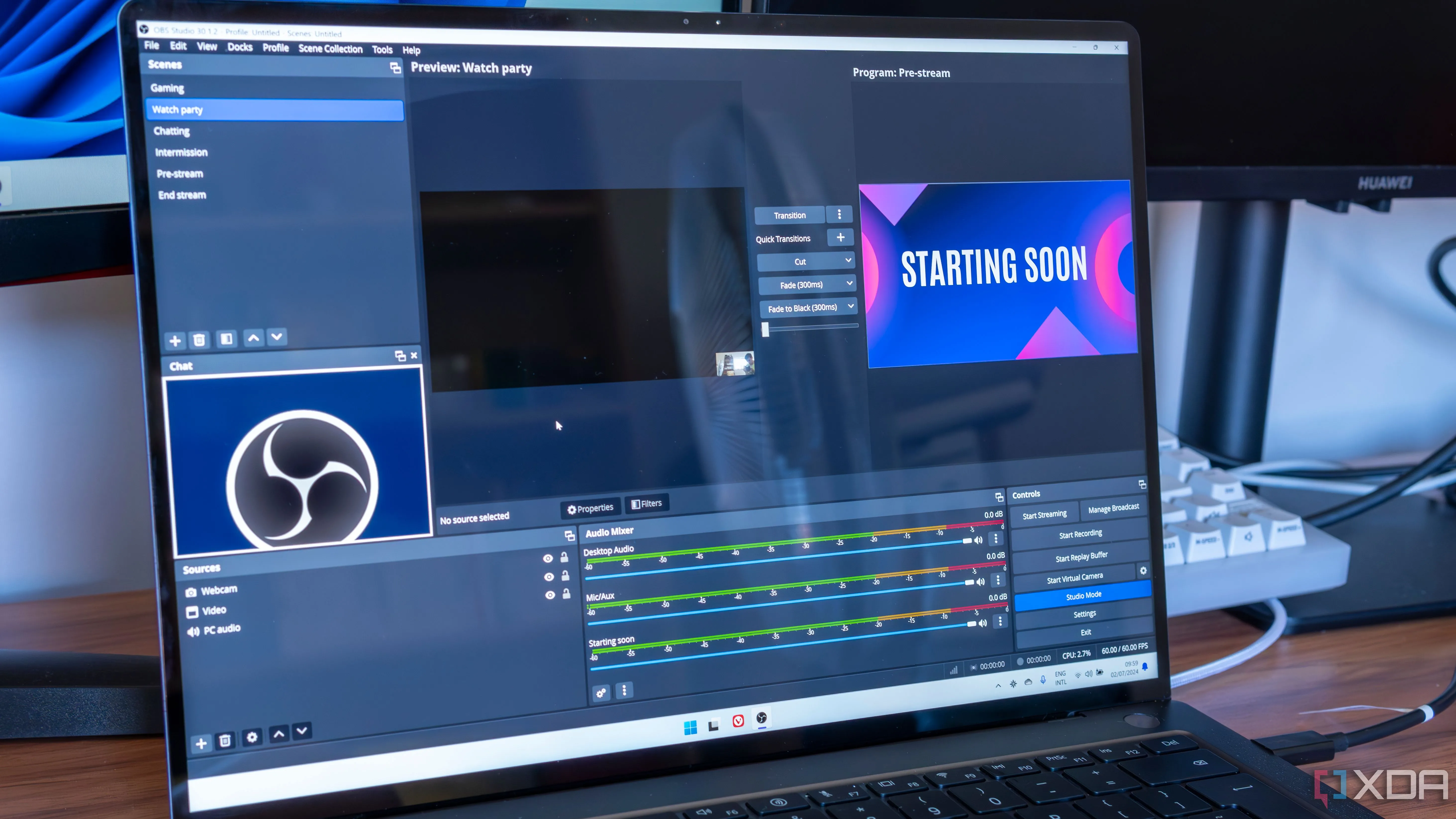 Máy tính xách tay đang chạy OBS Studio, phần mềm livestream và ghi màn hình mạnh mẽ.