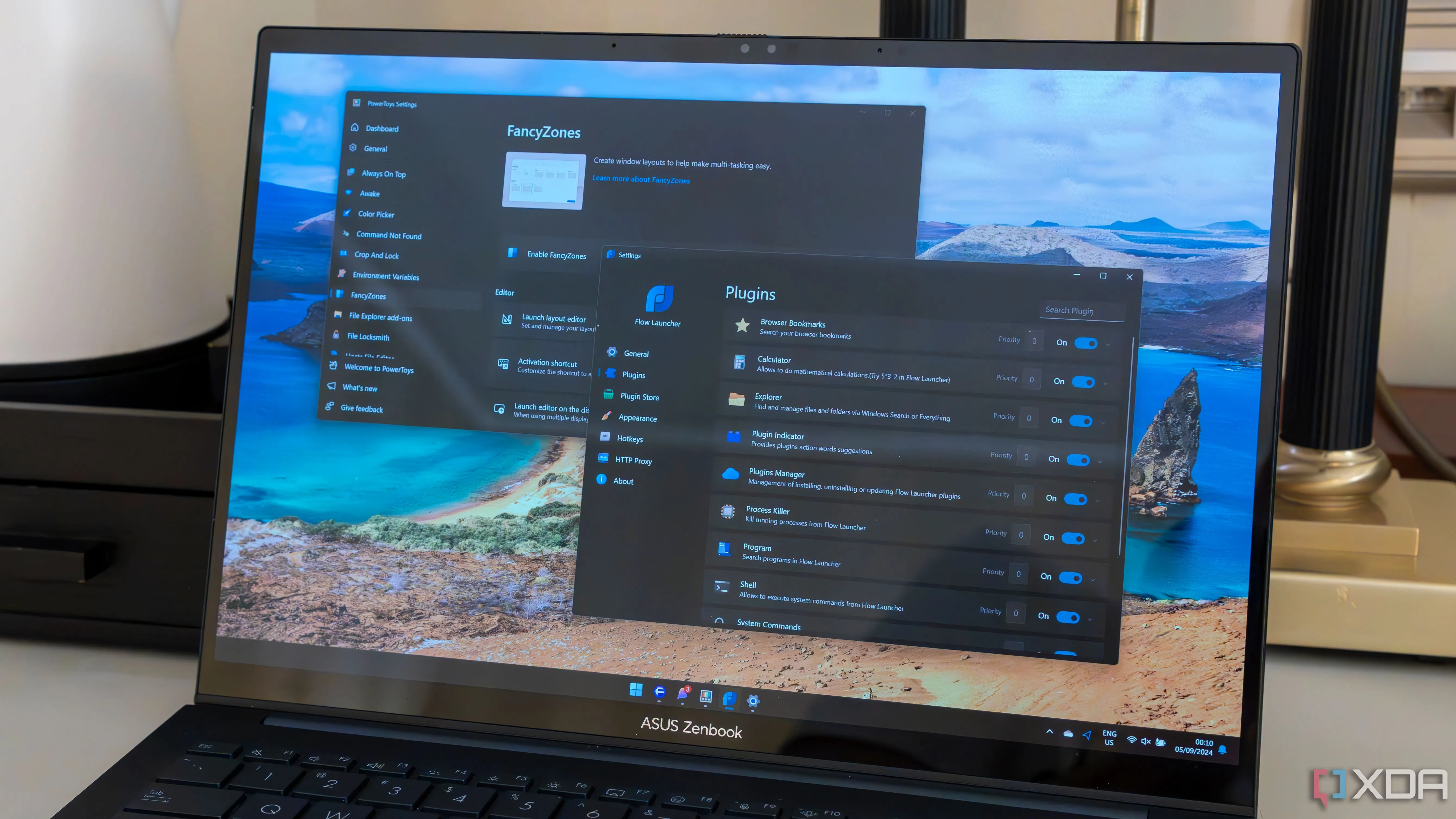 Máy tính xách tay Windows 11 đang chạy PowerToys và Flow Launcher cho các tác vụ nhanh