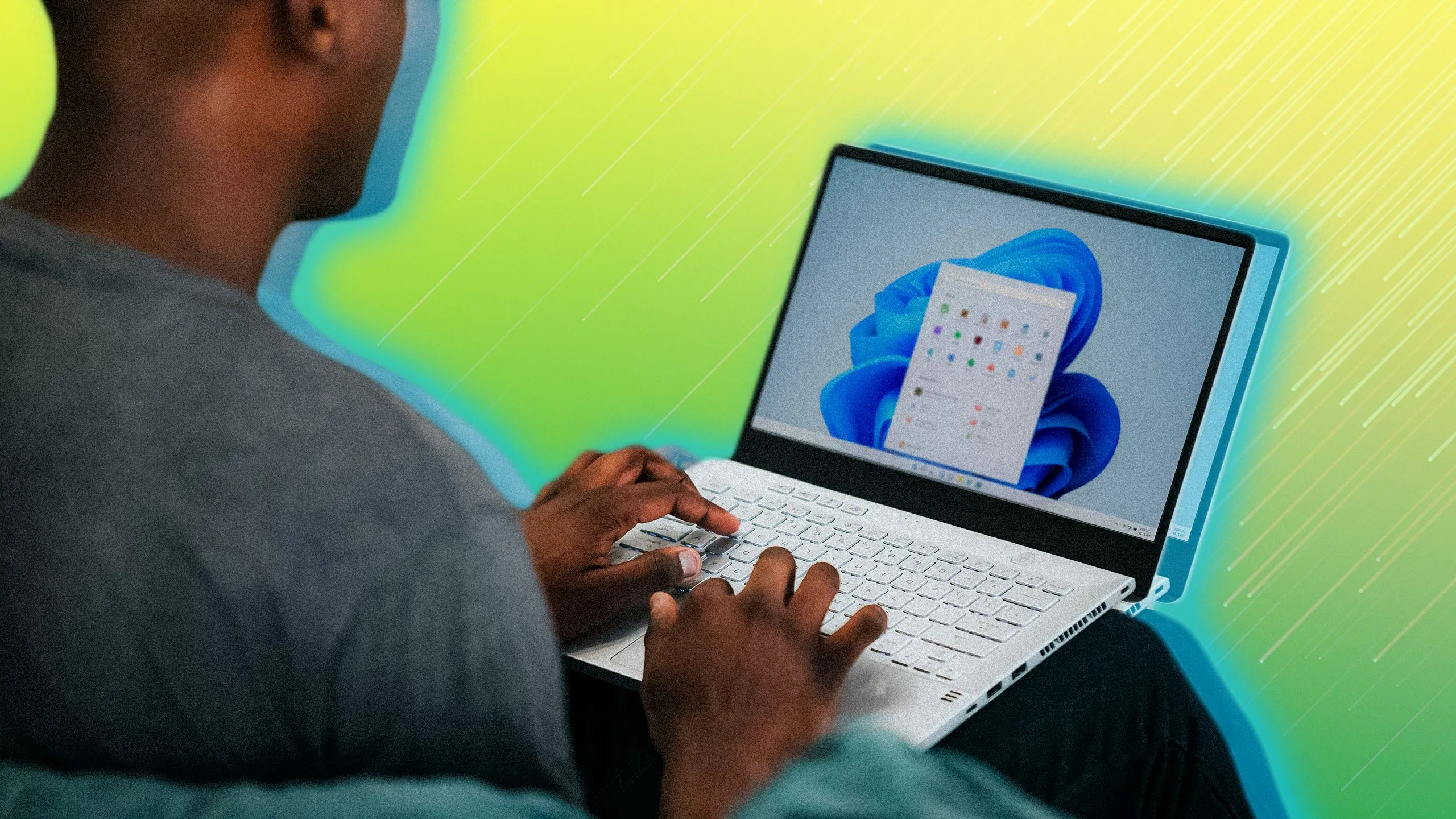 Người dùng đang tương tác với laptop trên hệ điều hành Windows, minh họa việc quản lý ứng dụng và hệ thống hiệu quả