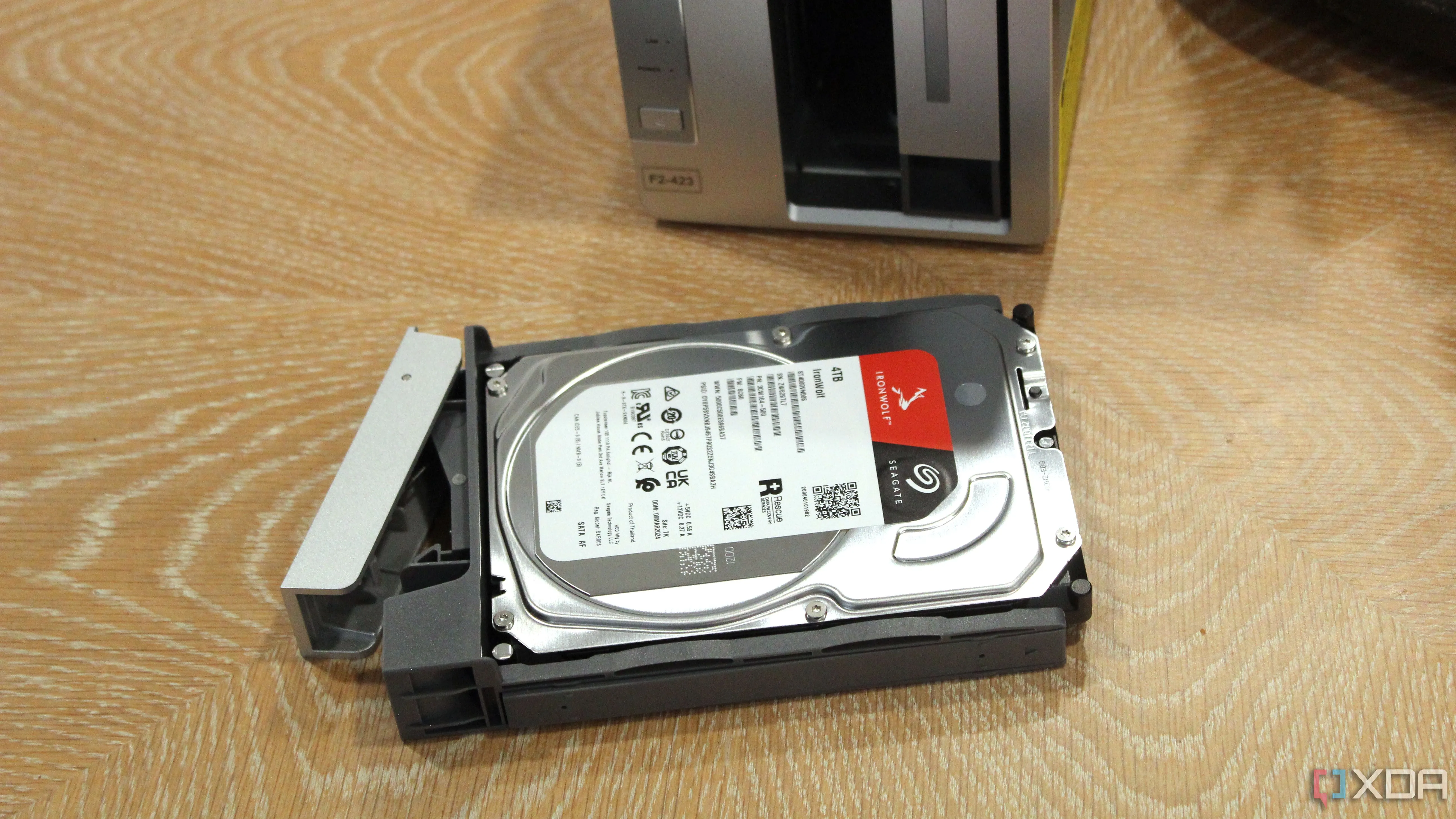 Ổ cứng HDD bên trong thiết bị lưu trữ NAS TerraMaster F2-423