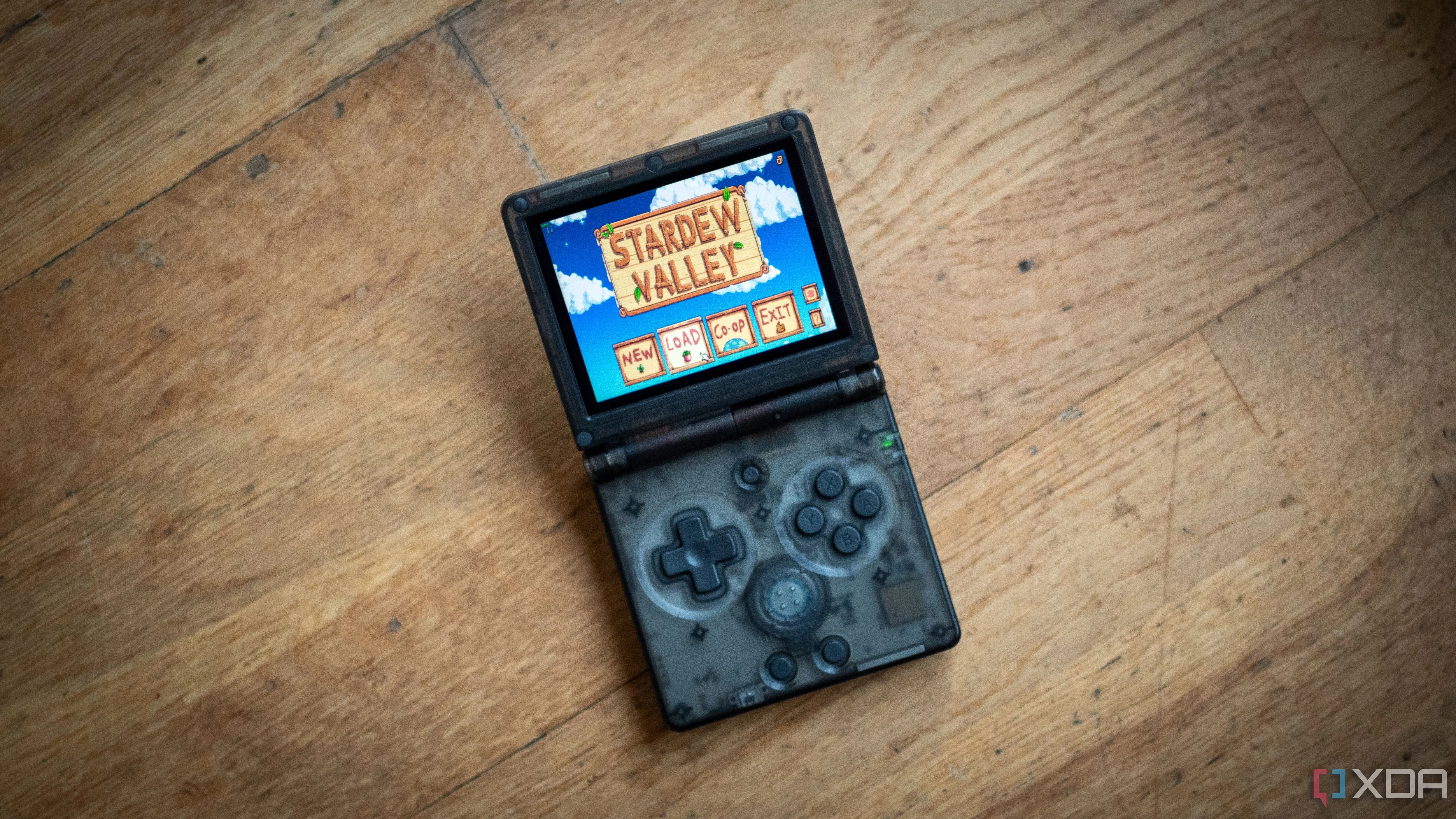 Tựa game Stardew Valley đang chạy trên máy chơi game cầm tay Anbernic RG35XXSP thông qua ứng dụng Moonlight, minh họa khả năng tương thích đa dạng