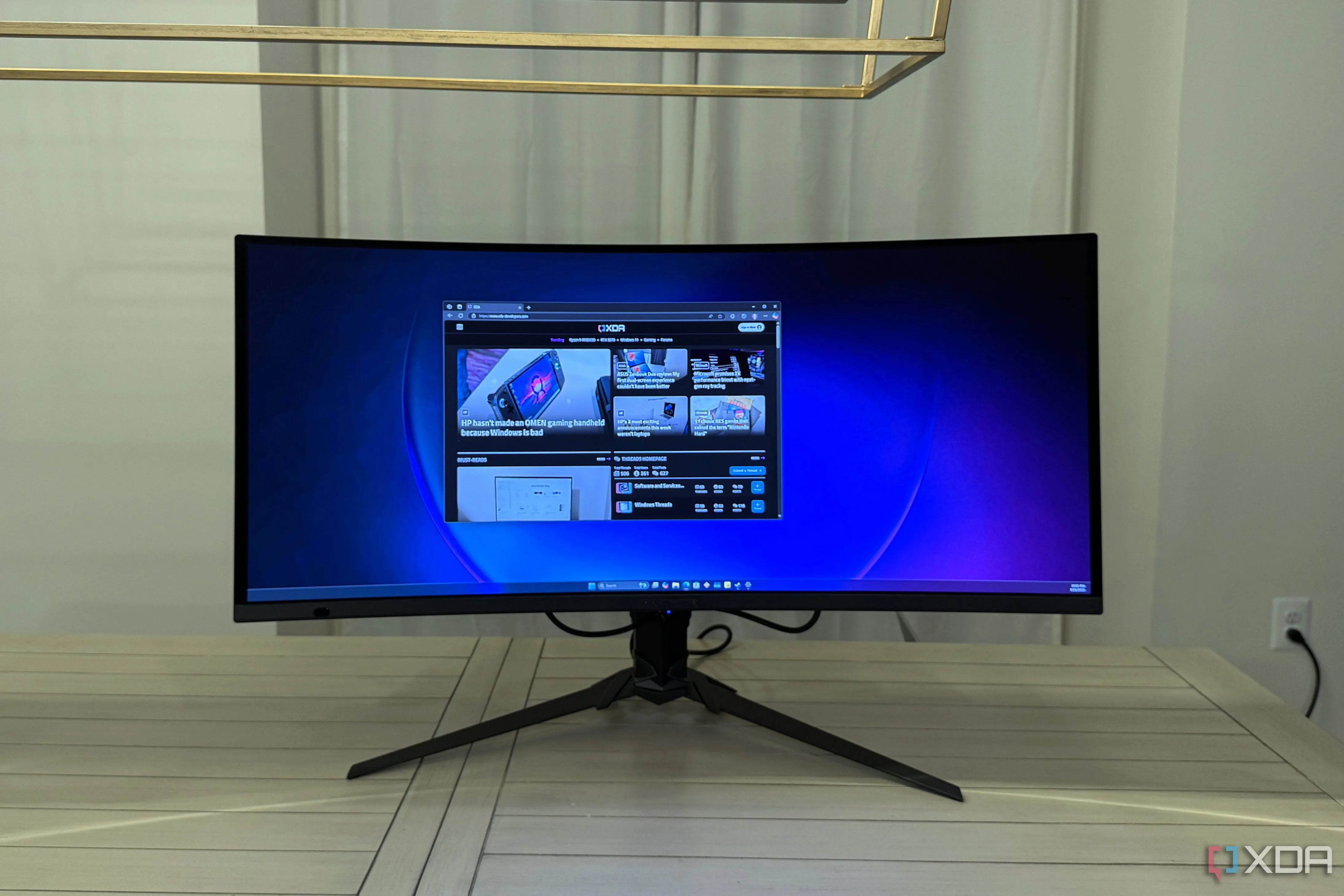 Acer Predator X34 X5 hiển thị trang web, minh họa khả năng đa nhiệm và làm việc