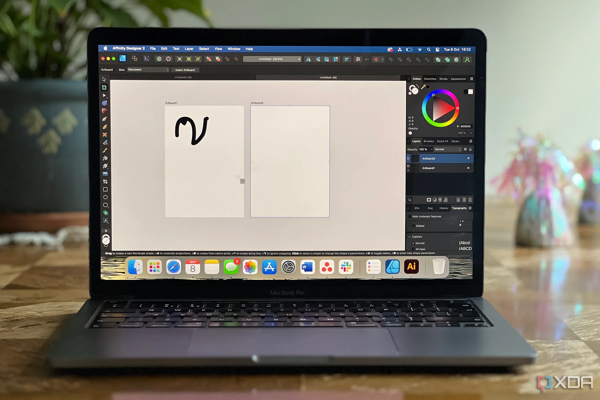 Affinity Designer đang chạy trên MacBook Pro, đối thủ cạnh tranh của Adobe Illustrator, thể hiện giao diện người dùng và khả năng của phần mềm thiết kế vector.