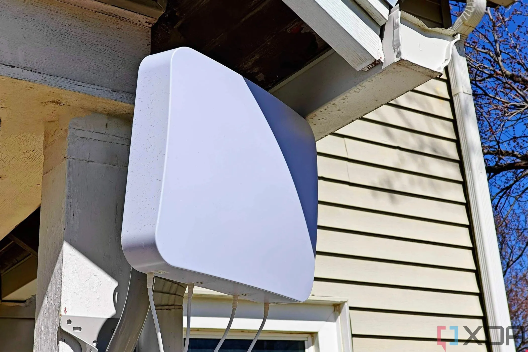 Ăng-ten ngoài Waveform cho modem Internet gia đình T-Mobile, giải pháp cải thiện kết nối cho khu vực nông thôn