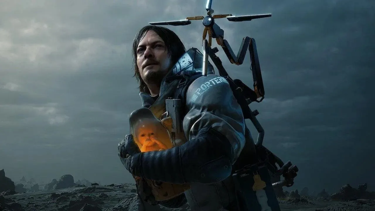 Ảnh bìa game Death Stranding với nhân vật chính Sam Porter Bridges ôm BB
