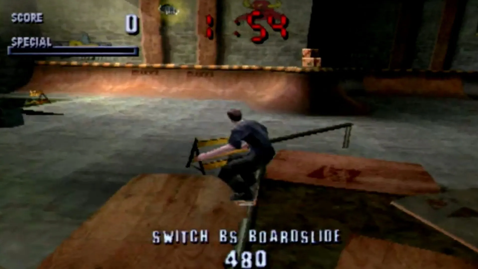 Ảnh chụp màn hình gameplay của Tony Hawk's Pro Skater, với vận động viên đang thực hiện động tác trượt ván trên không đầy nghệ thuật