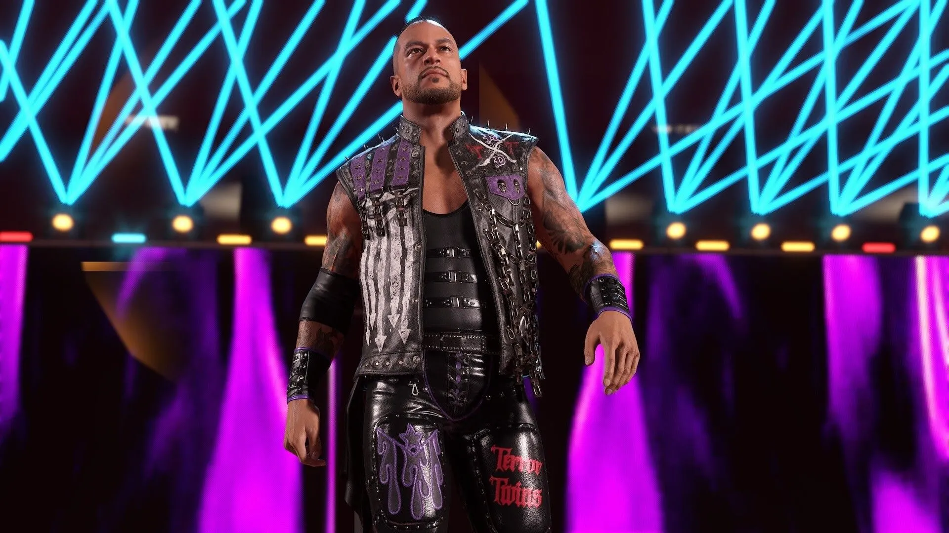Ảnh chụp màn hình gameplay của WWE 2K25 với hiệu ứng đồ họa chân thực trên sàn đấu