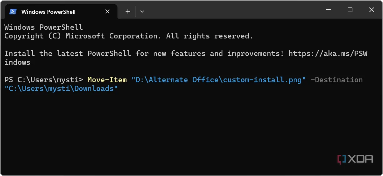 Ảnh chụp màn hình hiển thị lệnh Move-Item trong PowerShell để di chuyển tệp tin và thư mục đến thư mục đích