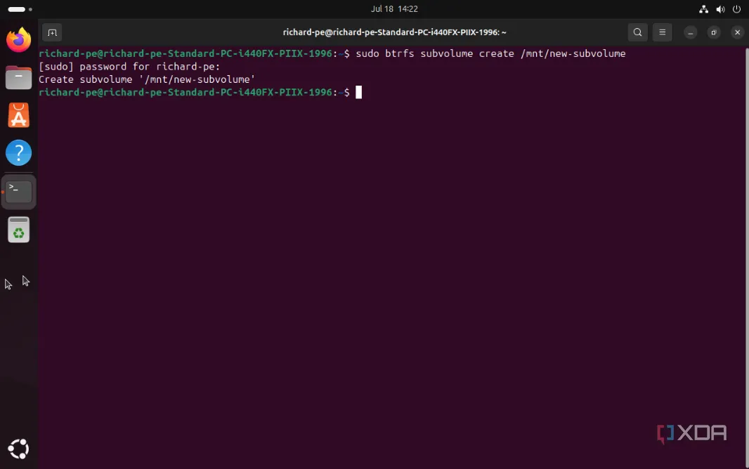 Ảnh chụp màn hình quy trình tạo Btrfs subvolume trên hệ điều hành Ubuntu, minh họa tính năng snapshot