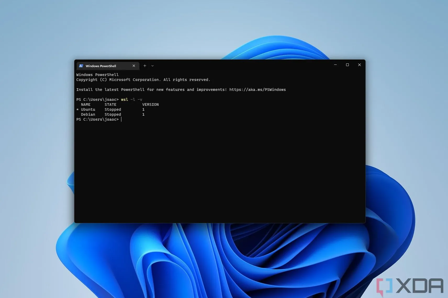 Ảnh chụp màn hình Windows Terminal liệt kê các bản phân phối Linux đã cài đặt và đang chạy trên WSL, minh họa khả năng quản lý distro