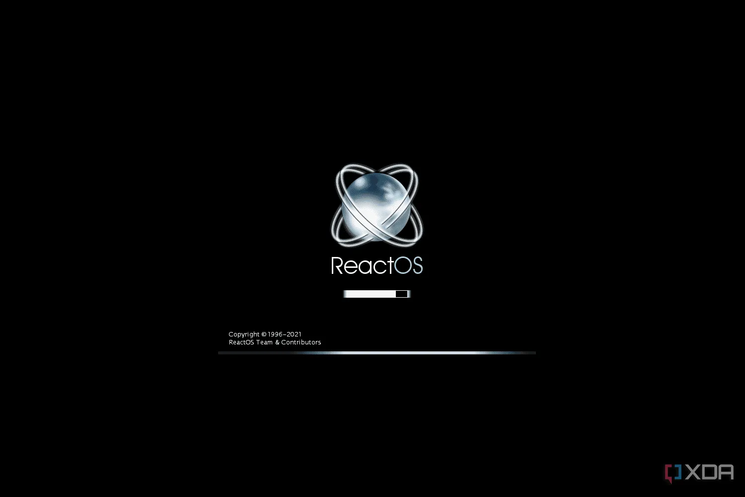 Ảnh động khởi động của hệ điều hành ReactOS với giao diện tương tự Windows XP