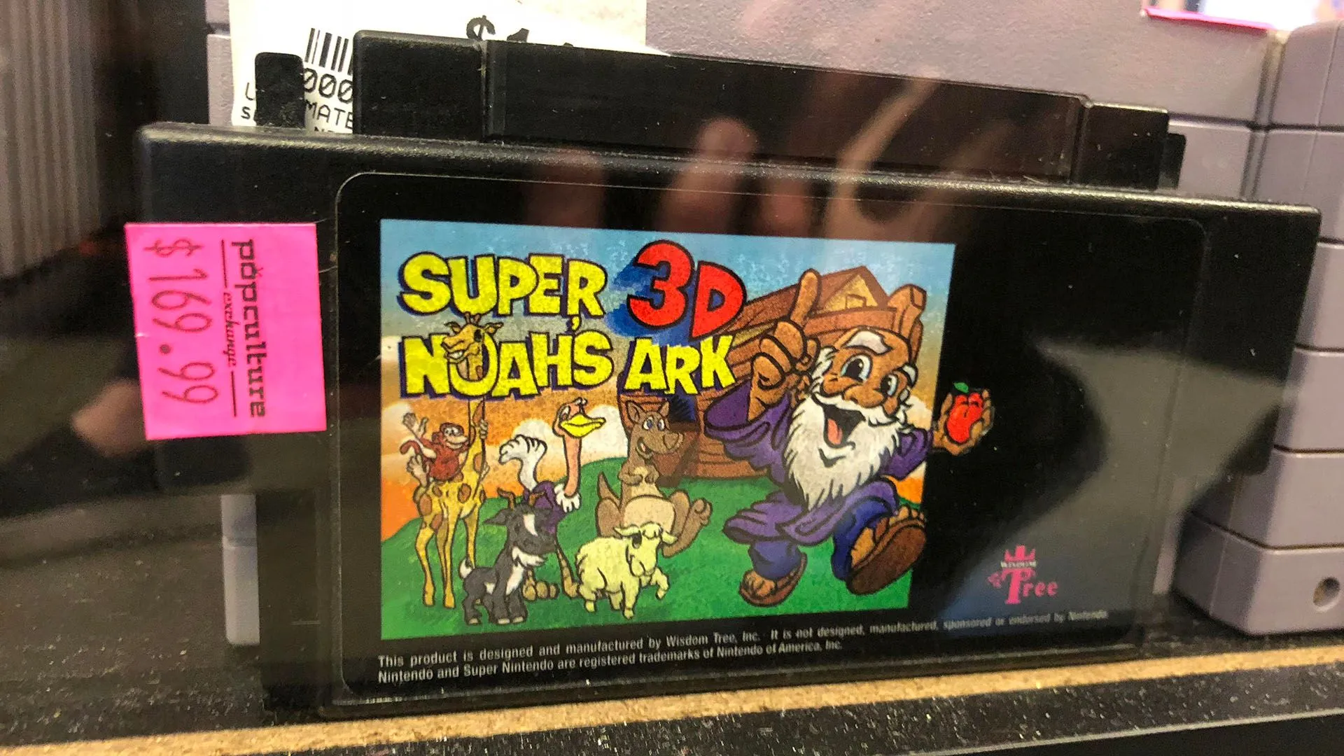 Băng game Super Noah's Ark 3D được trưng bày tại cửa hàng, một ví dụ về game SNES độc đáo và lịch sử game bị lãng quên.