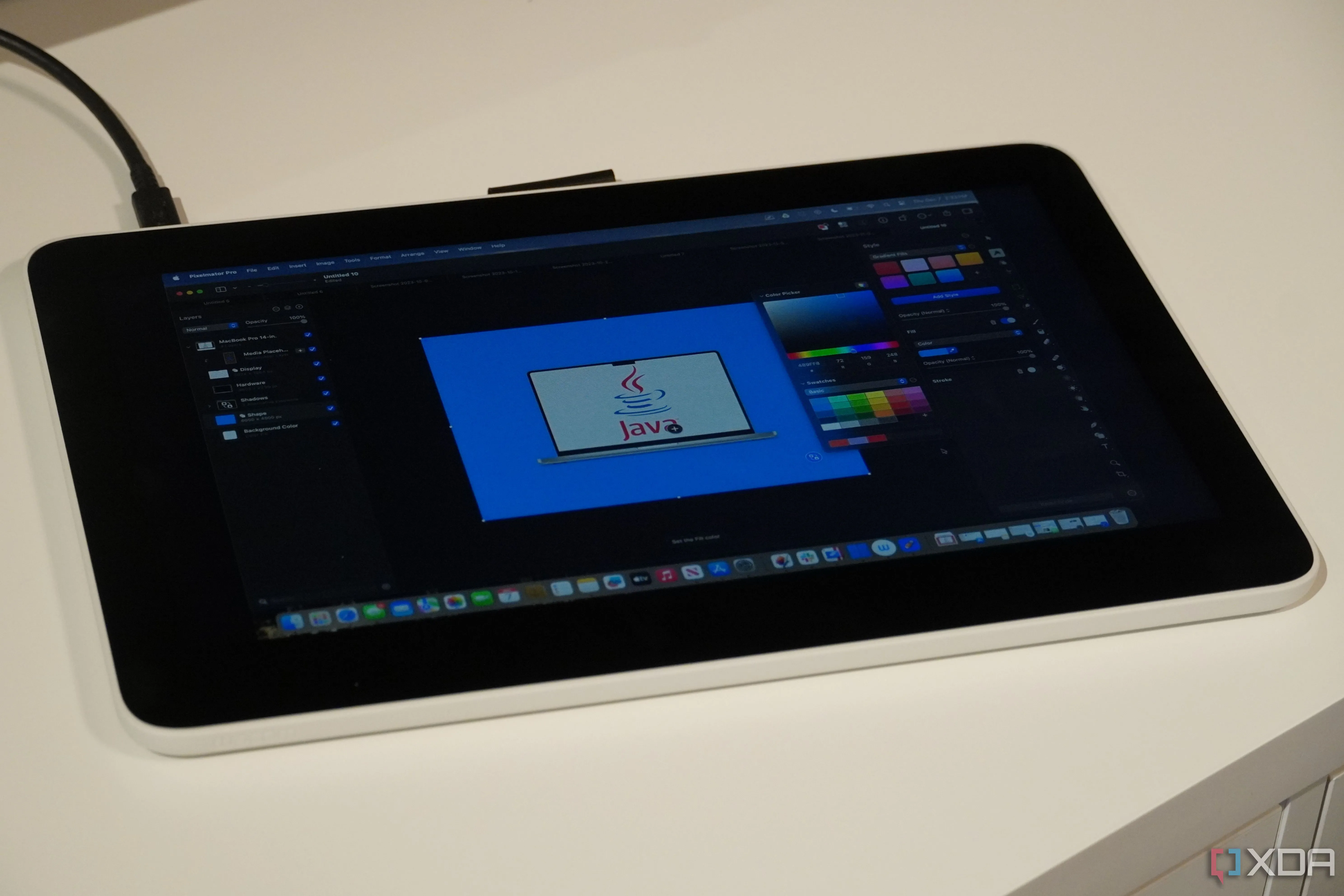 Bảng vẽ Wacom One hiển thị phần mềm Pixelmator Pro, minh họa công cụ hỗ trợ thiết kế 3D