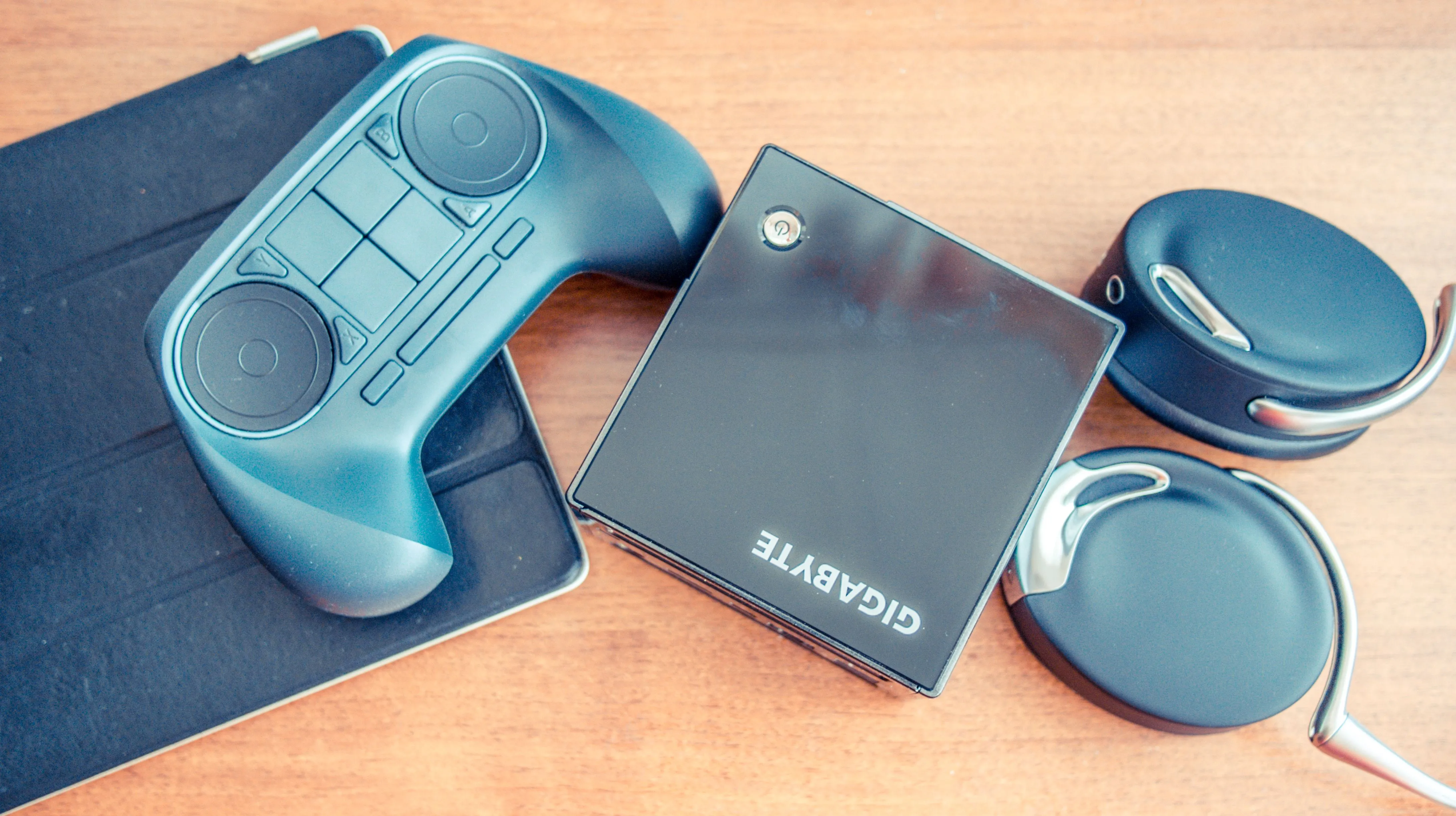 Bộ điều khiển Steam Controller và Steam Machine, thiết bị phần cứng của Valve