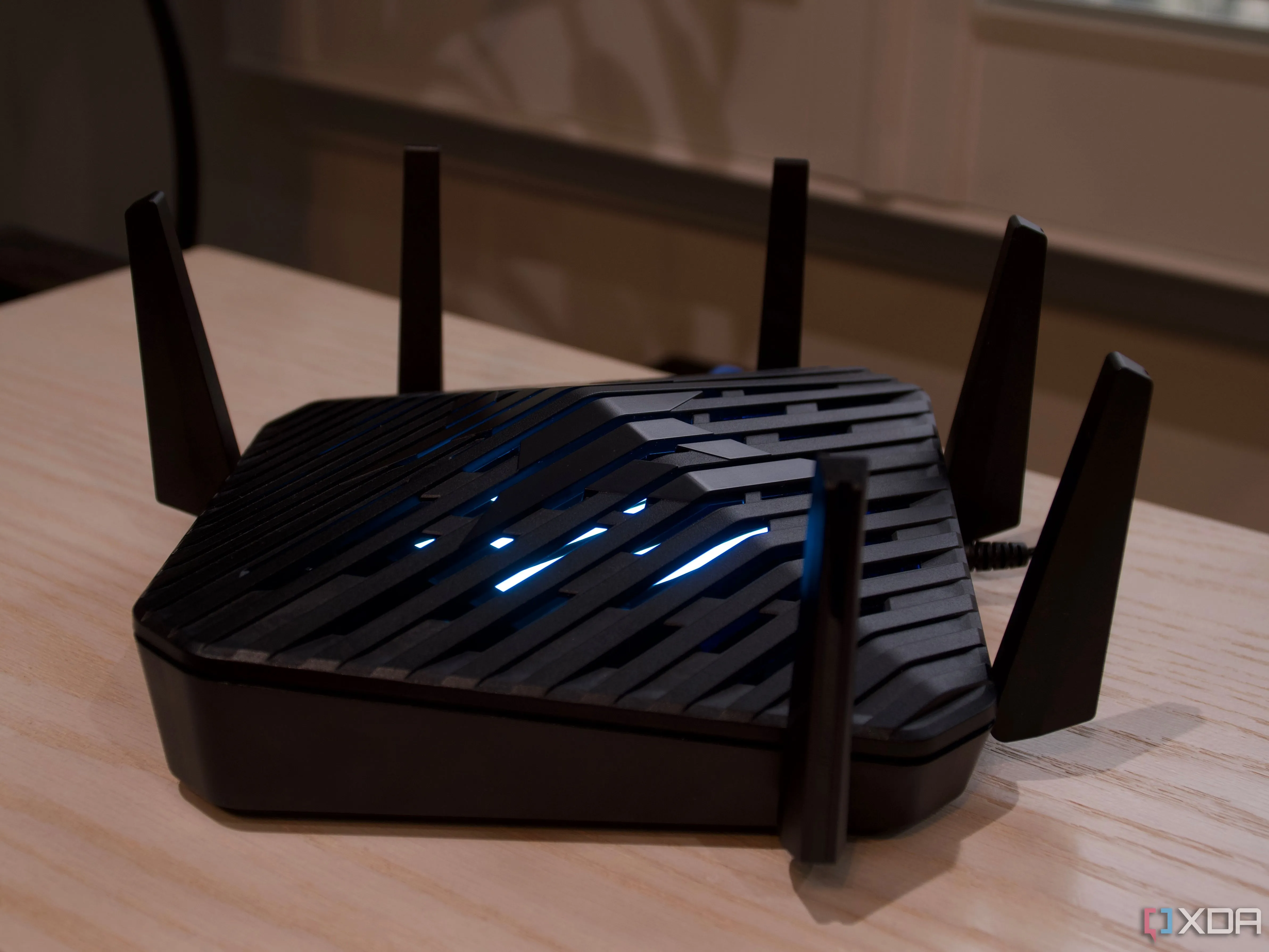 Bộ định tuyến Acer Predator Connect W6 ở góc nghiêng