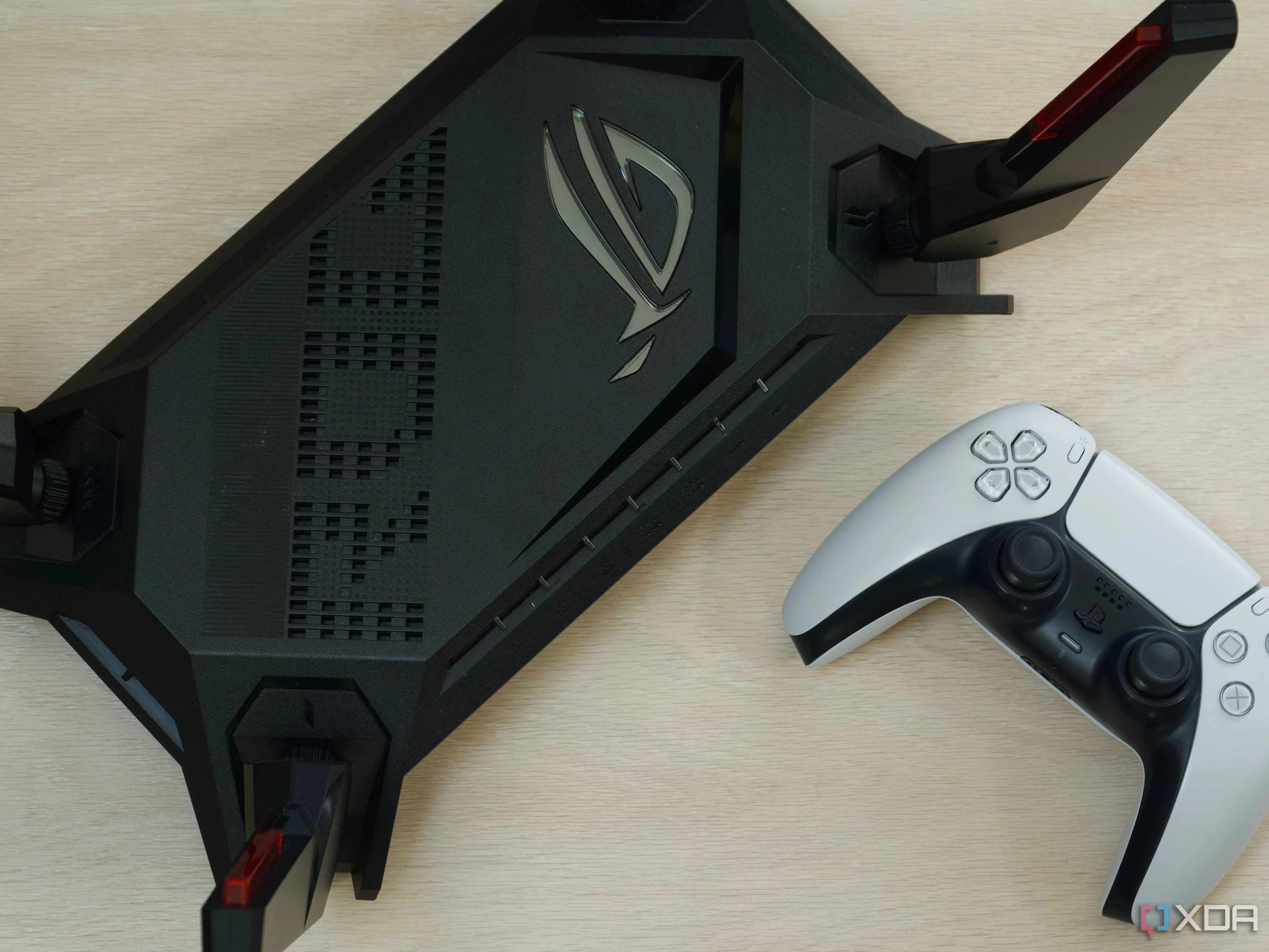 Bộ định tuyến Wi-Fi ASUS ROG Rapture GT-AX6000, thiết bị quan trọng để duy trì tốc độ tải Steam ổn định.