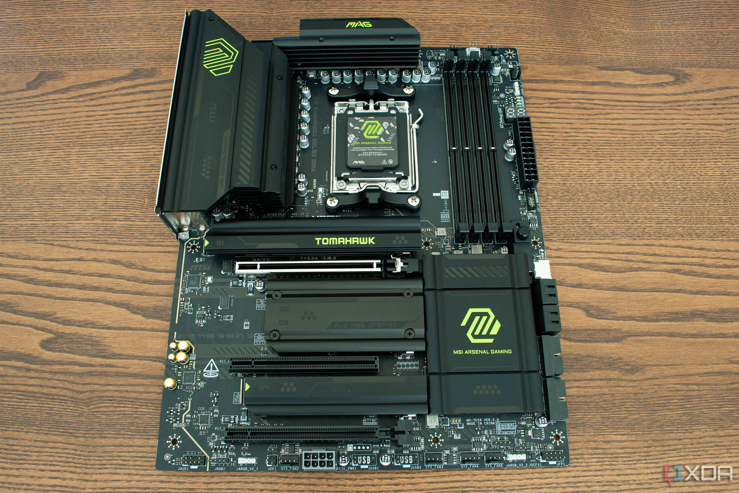 Bo mạch chủ MSI-MAG-X870E-Tomahawk-Wifi toàn cảnh