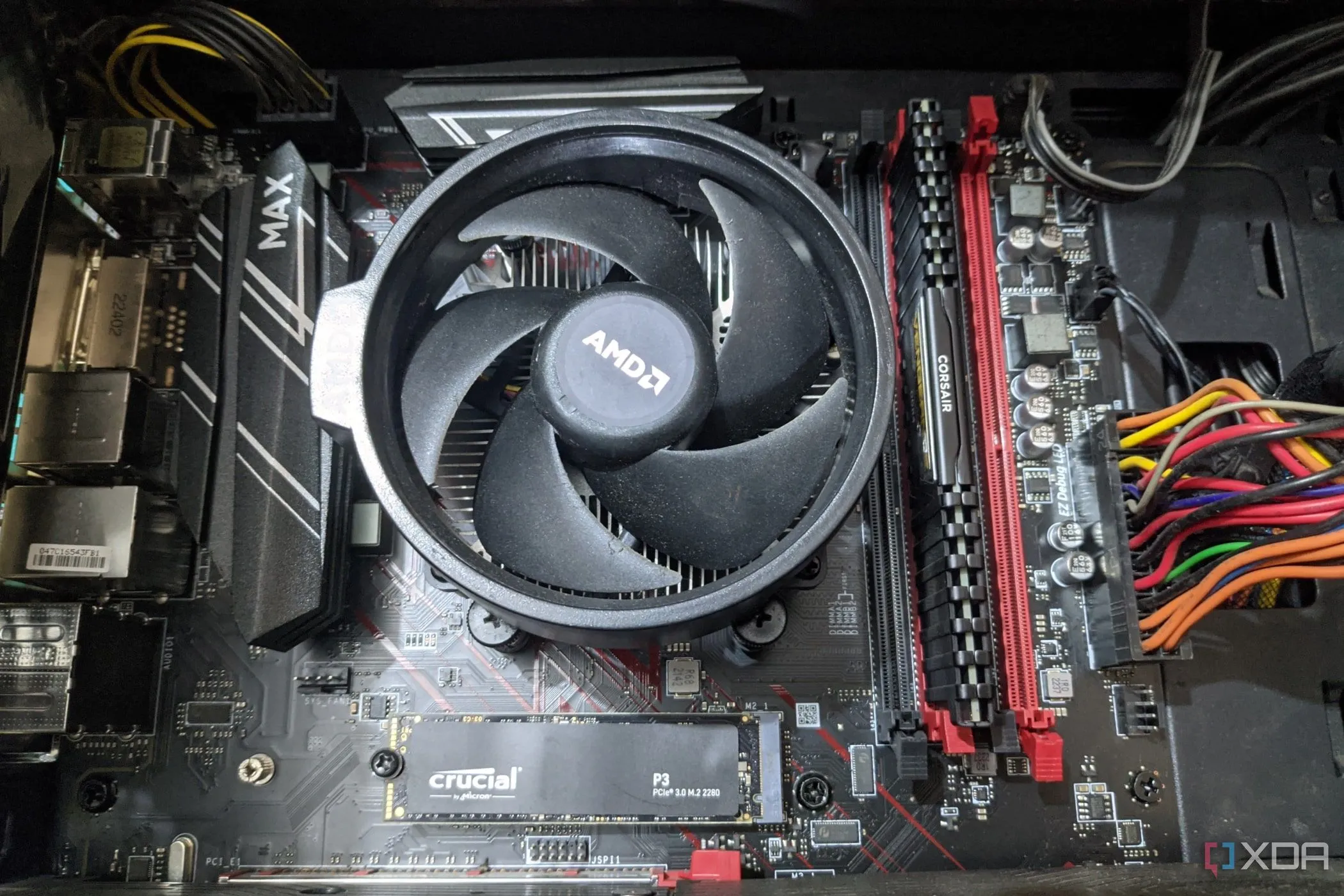 Bộ tản nhiệt CPU AMD Wraith, minh họa giải pháp làm mát hiệu quả cho các bộ vi xử lý tầm trung.