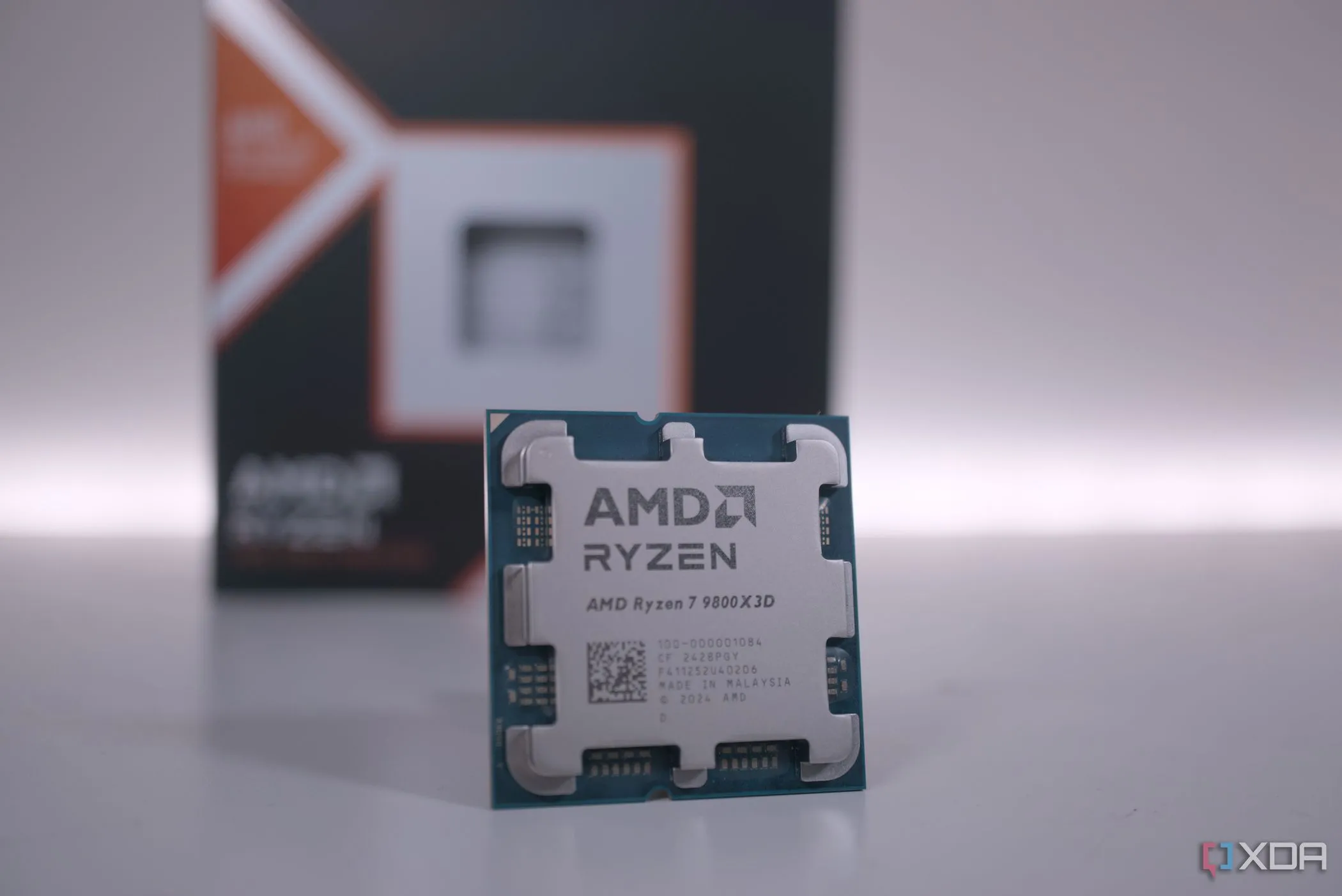 Bộ xử lý AMD Ryzen 7 9800X3D, một ví dụ về CPU nhận được nhiều cải tiến hiệu suất và ổn định qua cập nhật BIOS/AGESA.