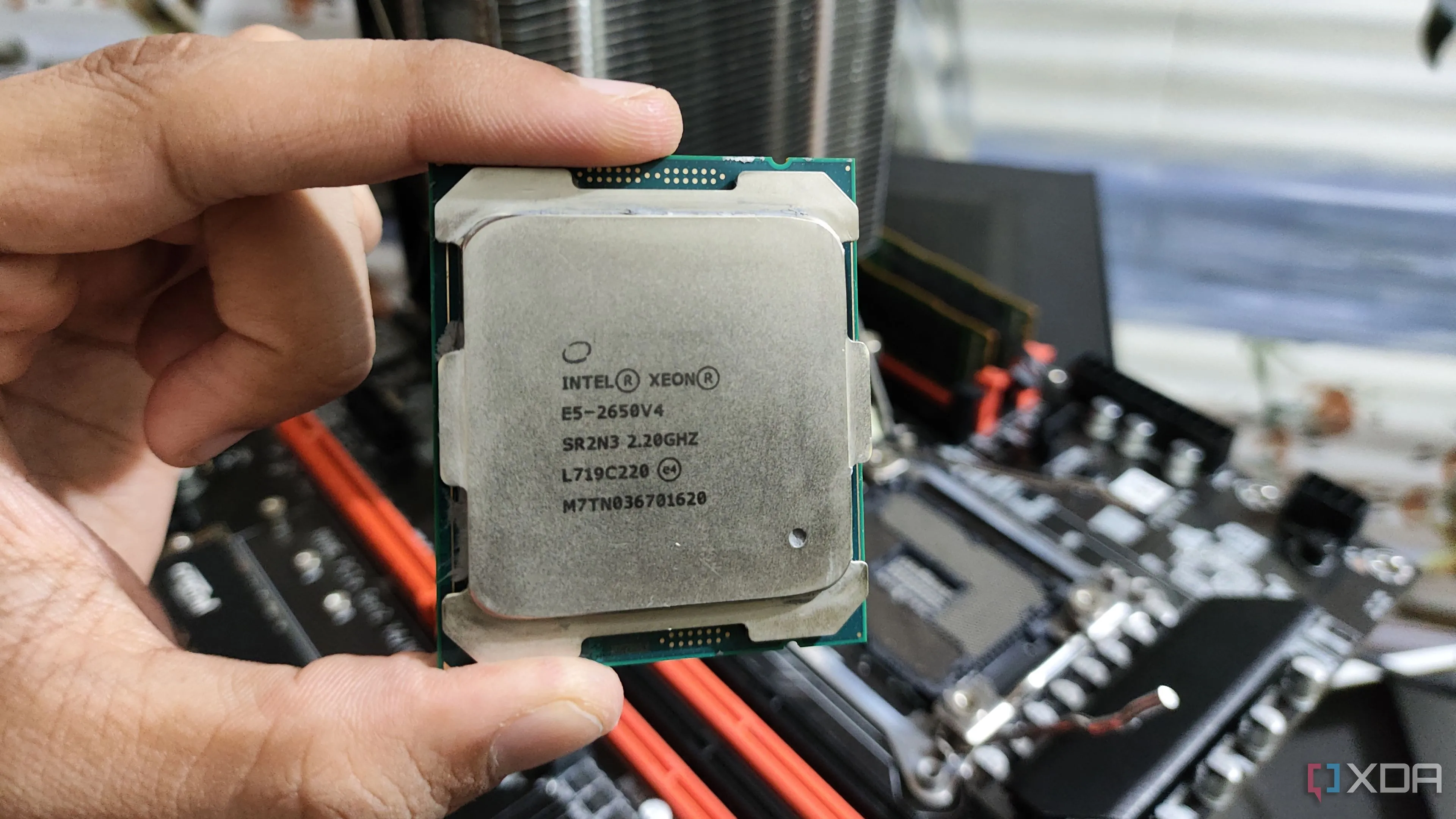 Bộ xử lý Intel Xeon E5-2650 v4, một ví dụ về CPU server cần kiểm tra tương thích