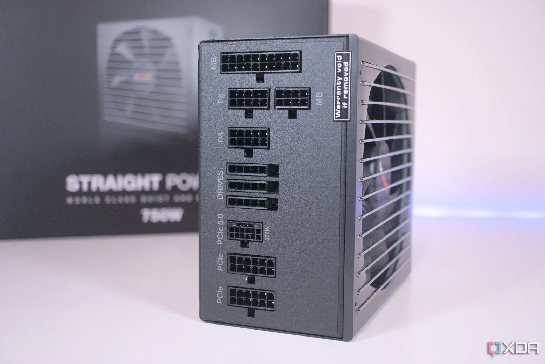 Các cổng kết nối của nguồn máy tính Be Quiet! Straight Power 12 750W dạng modular