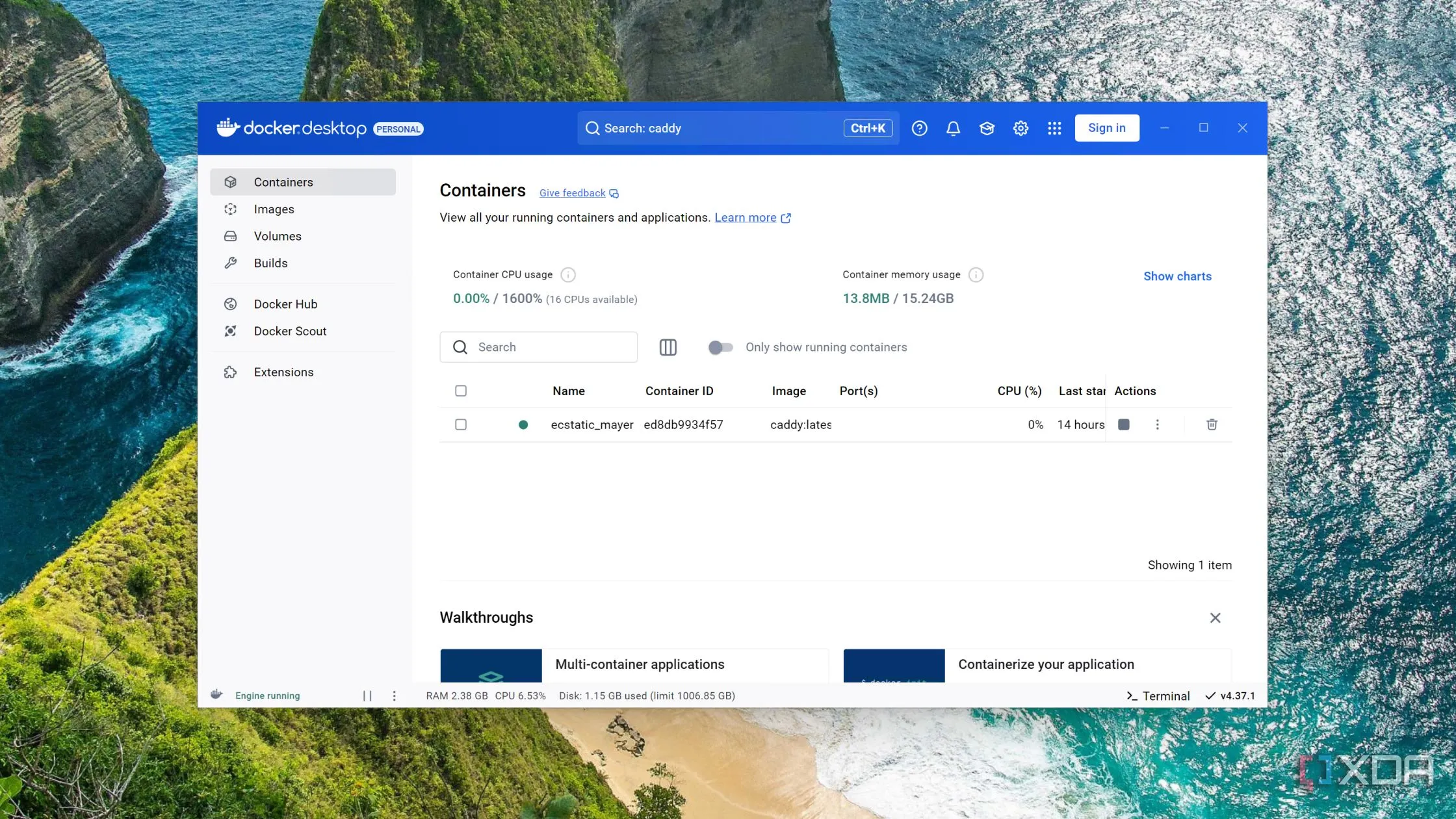 Caddy container đang chạy trong Docker trên Windows 11, thể hiện khả năng tự động HTTPS của Caddy.