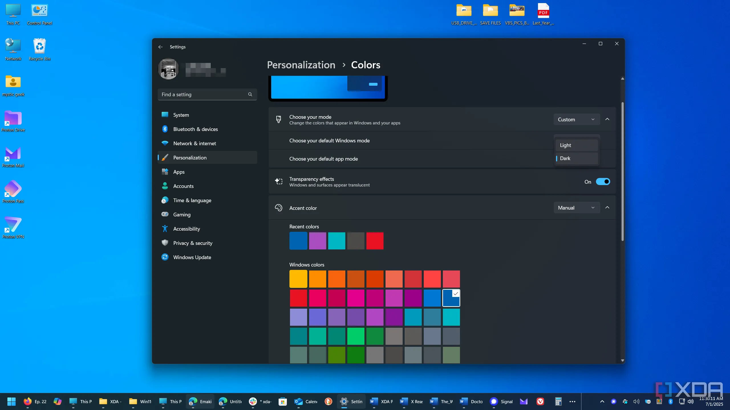 Cài đặt bảng màu cá nhân hóa trong Windows 11, hiển thị các tùy chọn chế độ và màu nhấn
